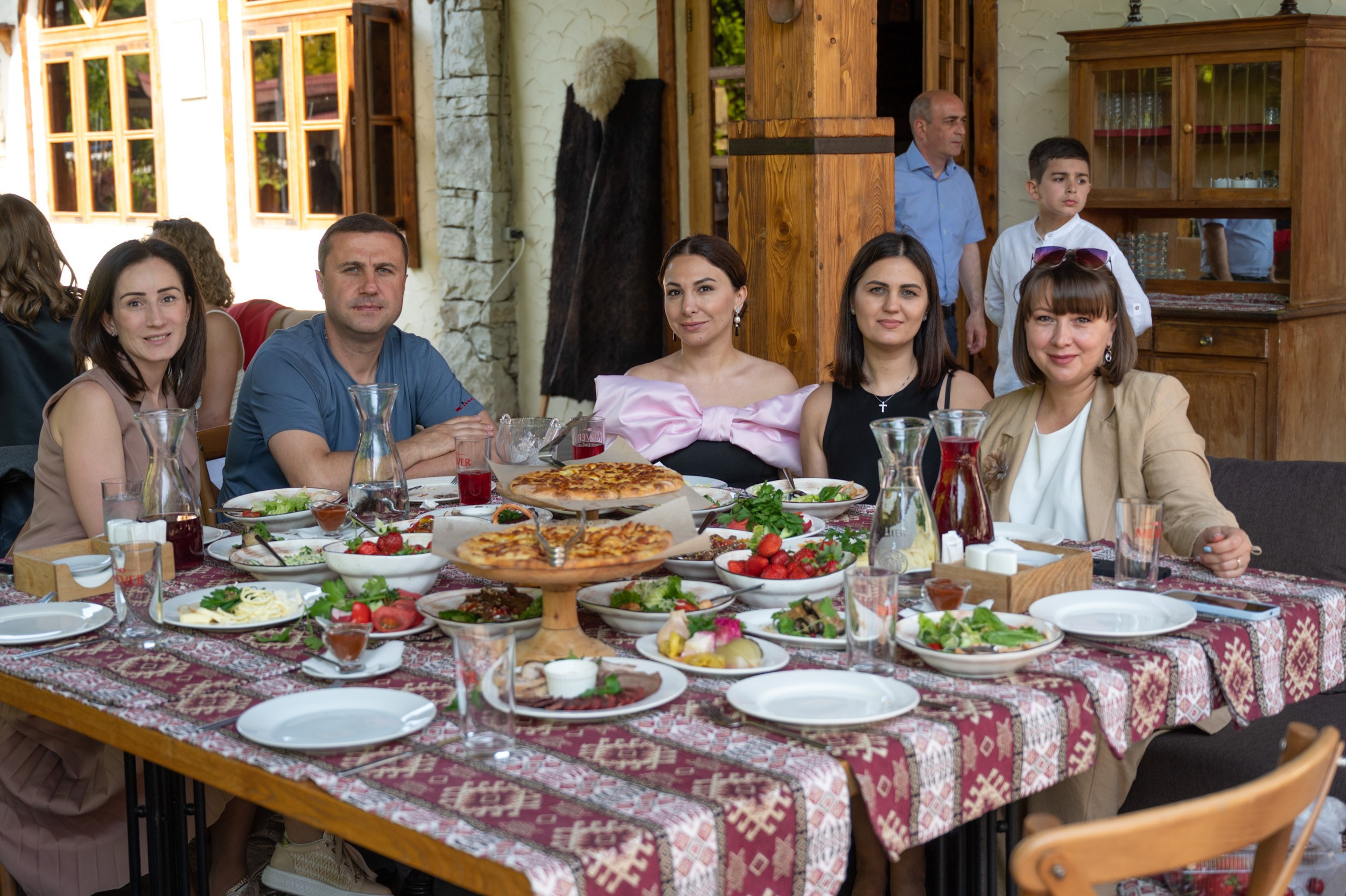 Праздник окончания учебного года 2024. Фотографирую счастливых людей в Сочи