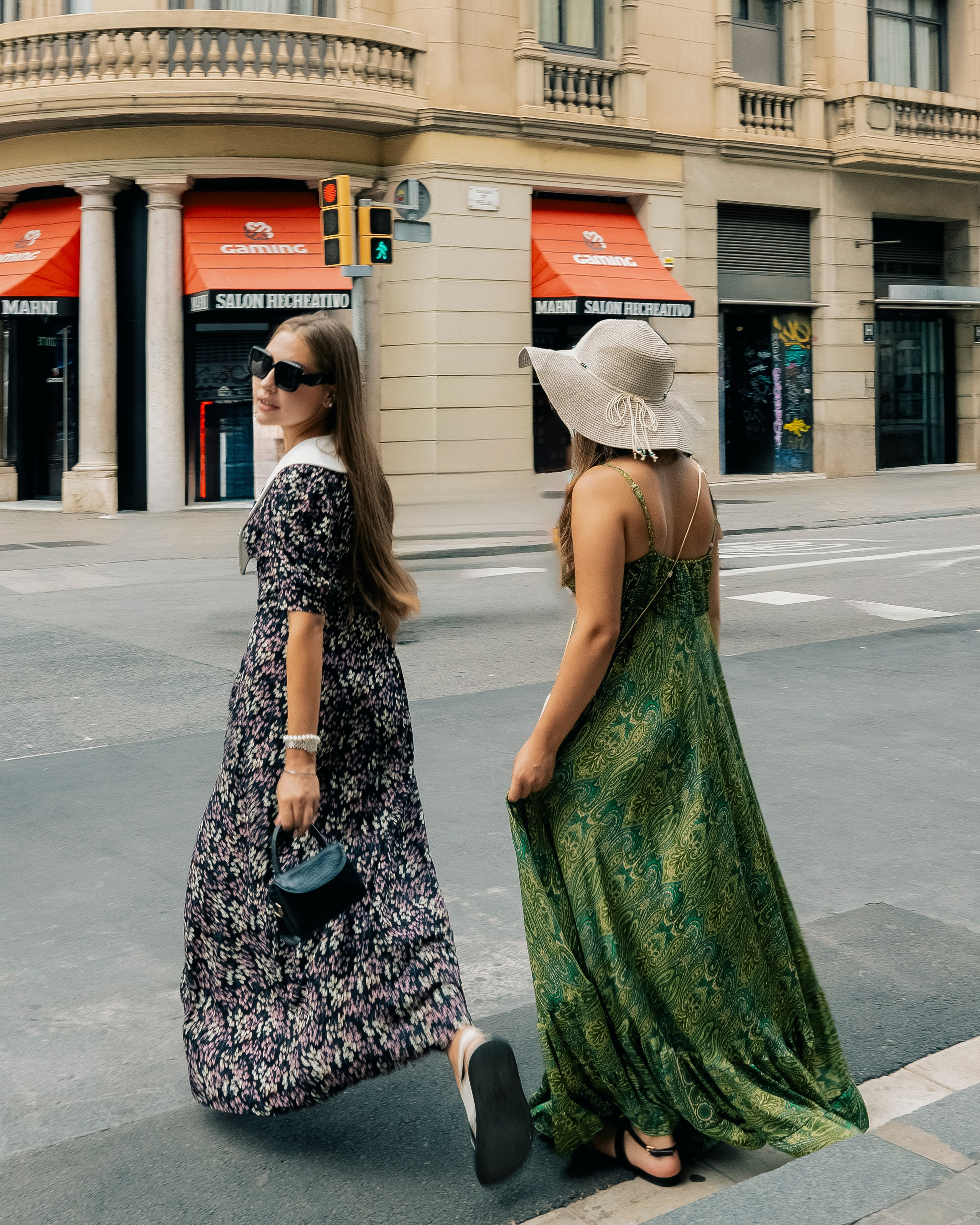 SONYA & LIZA | BARCELONA. Photographer Barcelona