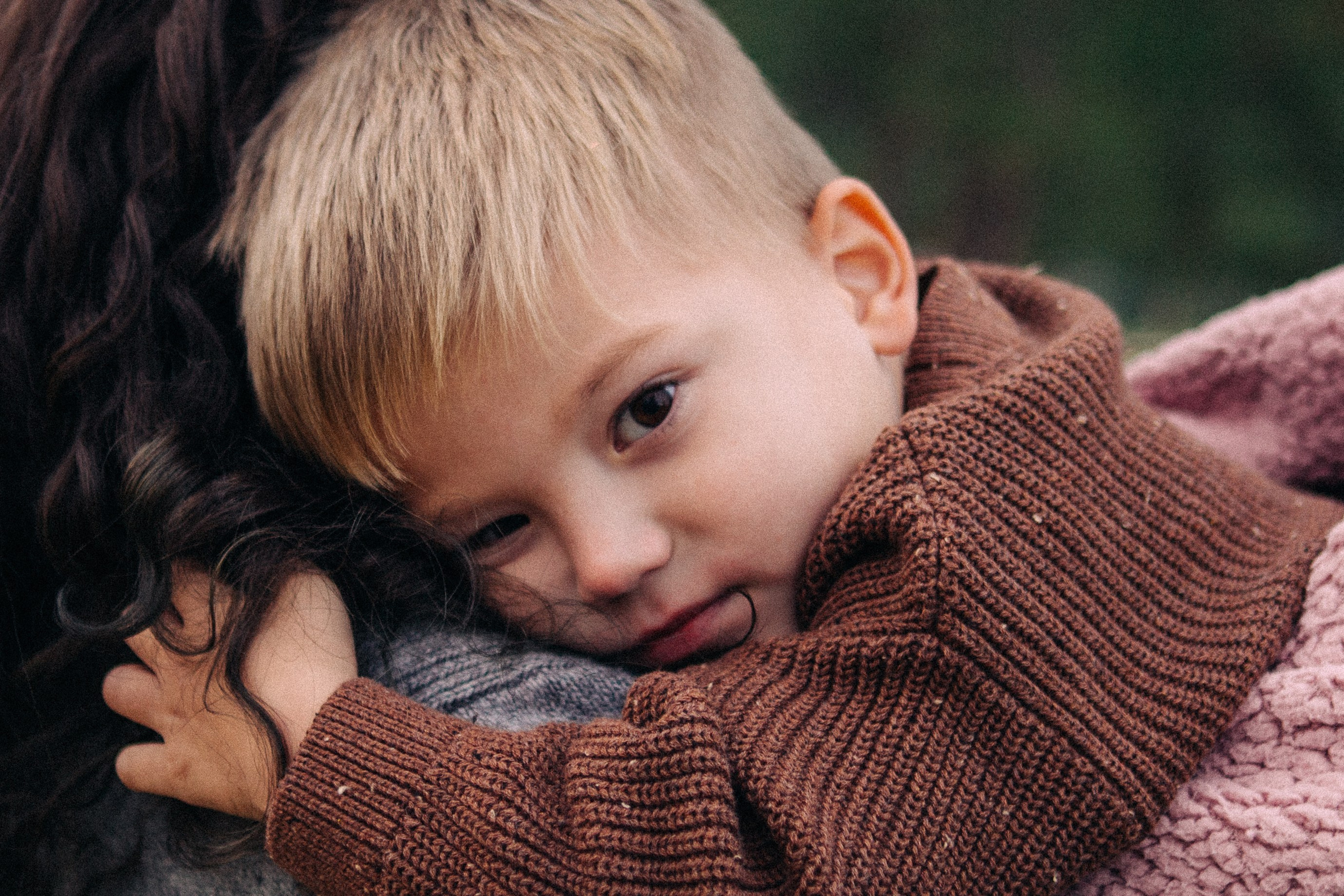Nastya & Mr. Racoon. Portrait, family and pet photographer in Cyprus, Ksenia Bourdelle