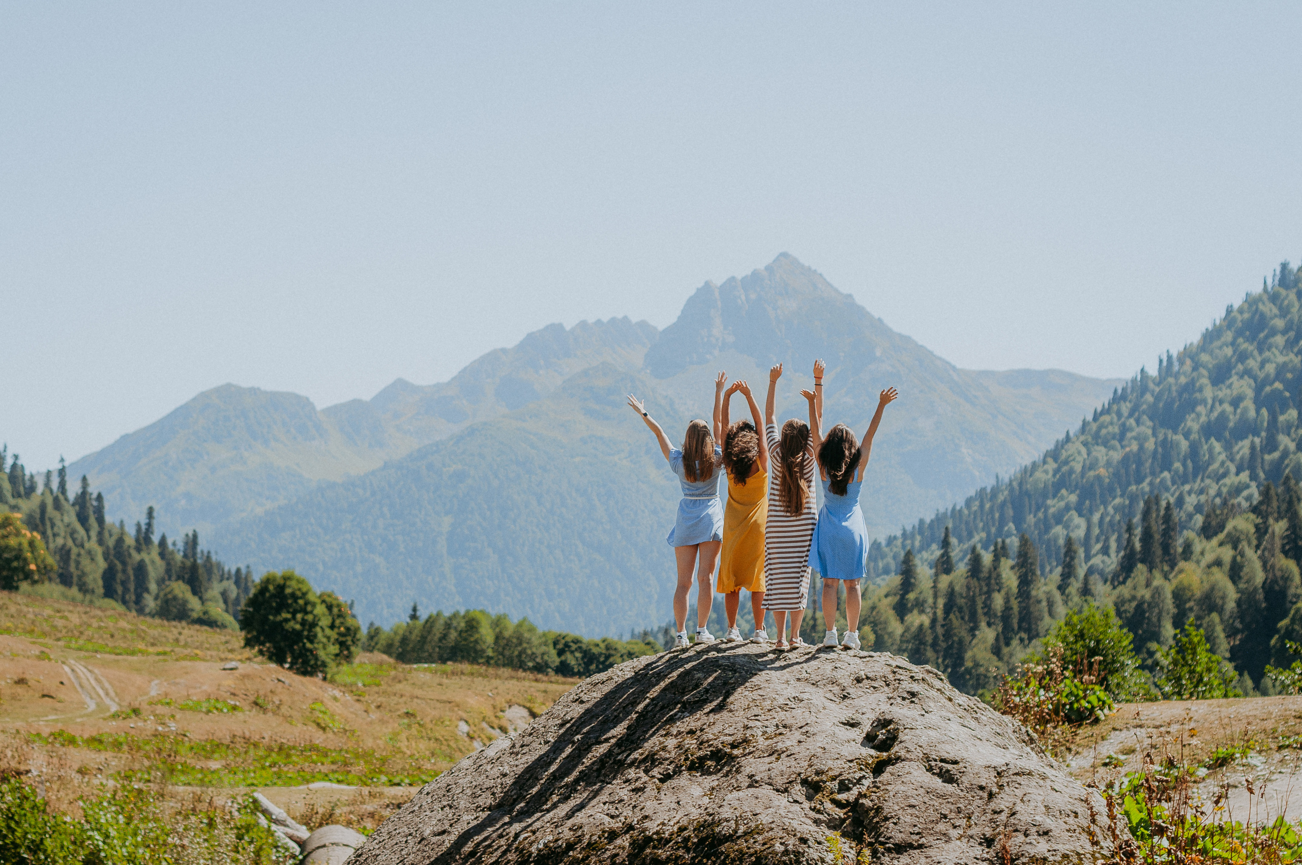 АБХАЗИЯ. ПИКНИК НА АЛЬПИЙСКИХ ЛУГАХ. Фотограф в Сочи и Абхазии | Фототуры | September Air