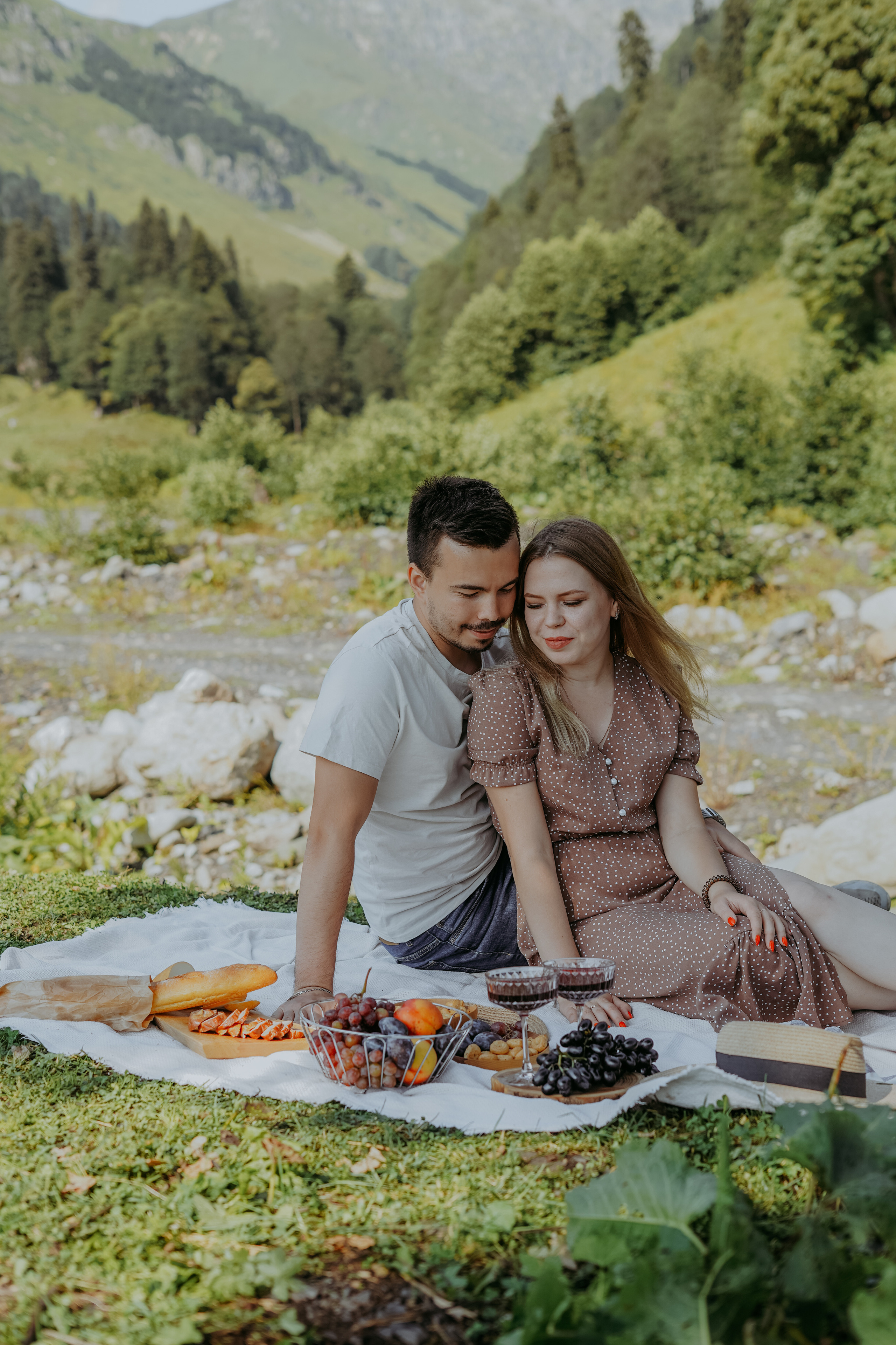 АБХАЗИЯ. ПИКНИК НА АЛЬПИЙСКИХ ЛУГАХ. Фотограф в Сочи и Абхазии | Фототуры | September Air