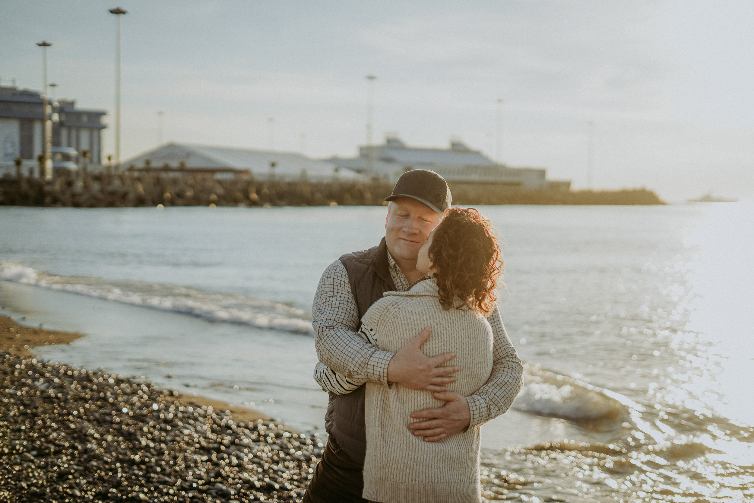 Светлана, Пётр, Ульяна и Маруся. Январская прогулка по пляжу Ривьера. Фотограф в Сочи и Абхазии | Фототуры | September Air