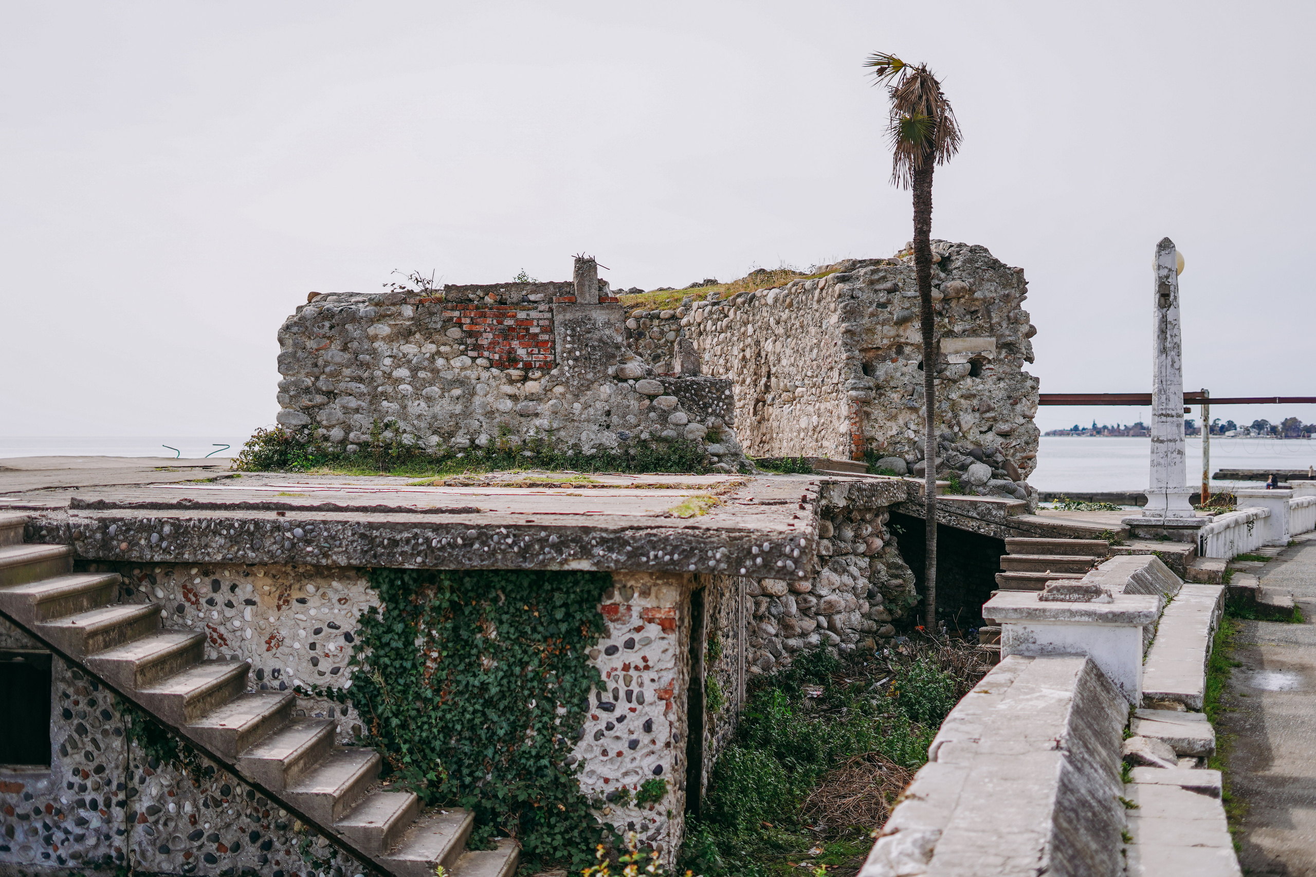 АБХАЗИЯ. ВОКРУГ СУХУМА. Фотограф в Сочи и Абхазии | Фототуры | September Air