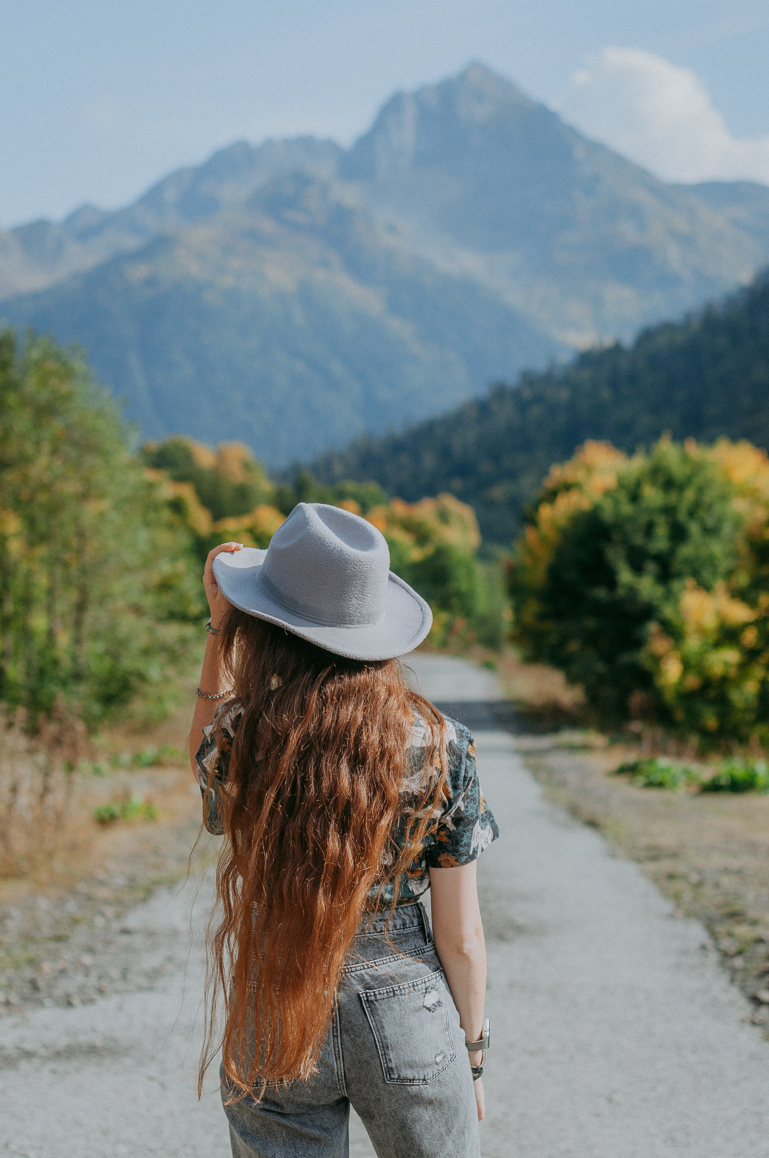 АБХАЗИЯ. ПИКНИК НА АЛЬПИЙСКИХ ЛУГАХ. Фотограф в Сочи и Абхазии | Фототуры | September Air