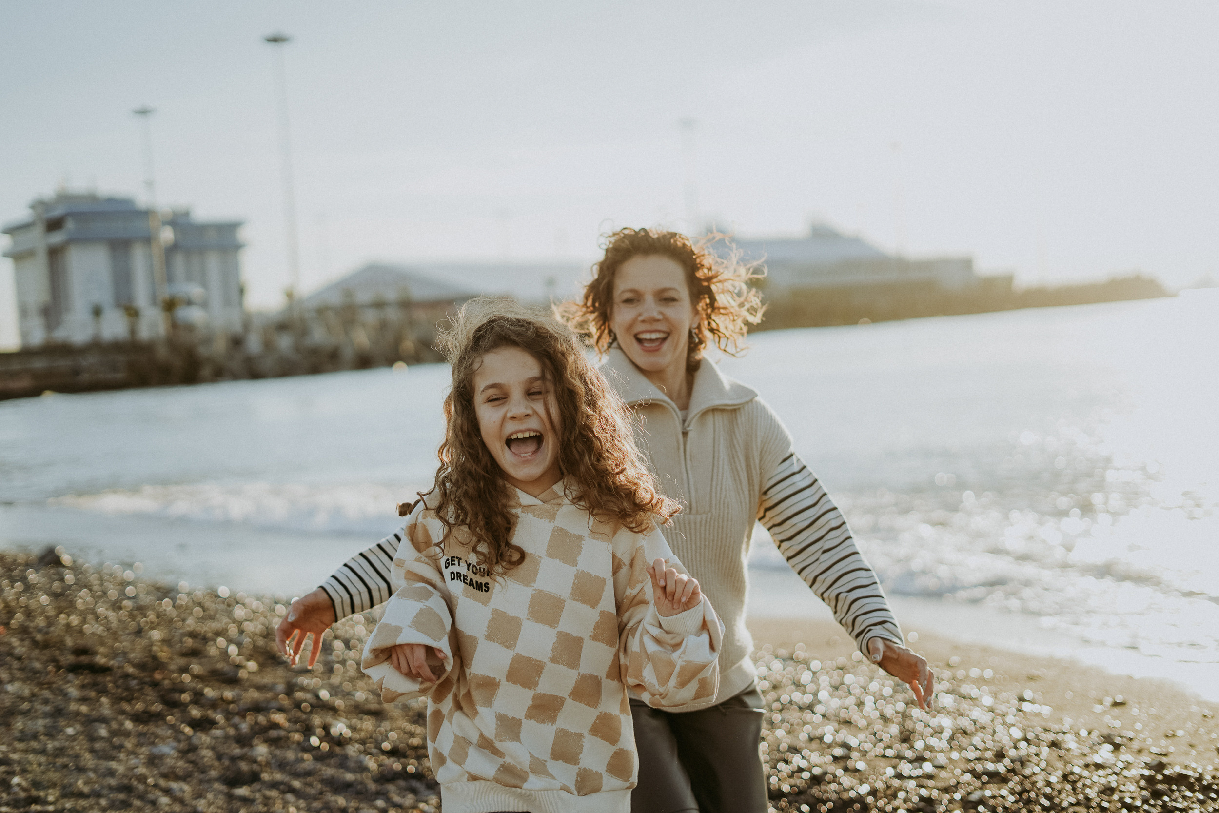 Светлана, Пётр, Ульяна и Маруся. Январская прогулка по пляжу Ривьера. Фотограф в Сочи и Абхазии | Фототуры | September Air