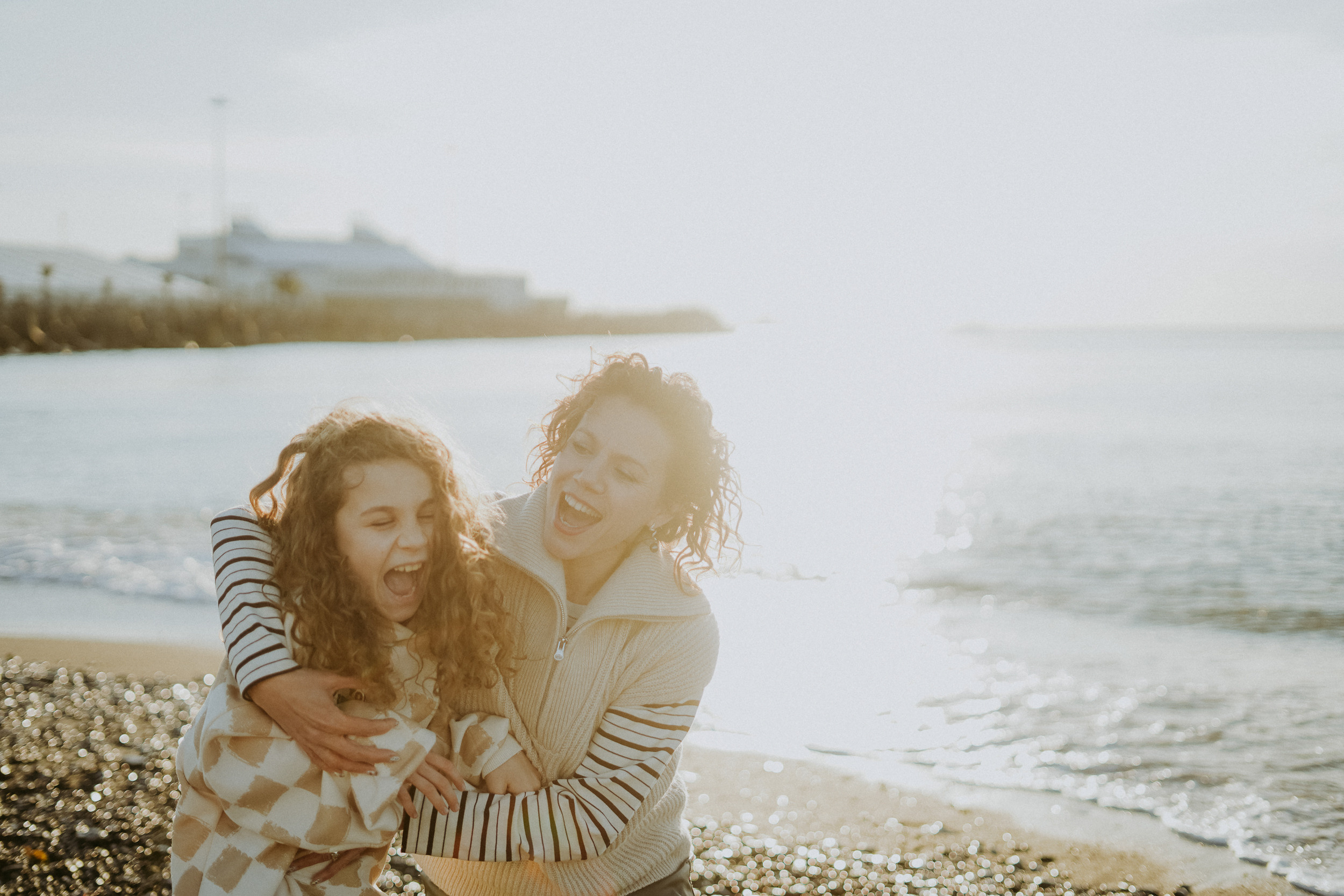 Светлана, Пётр, Ульяна и Маруся. Январская прогулка по пляжу Ривьера. Фотограф в Сочи и Абхазии | Фототуры | September Air