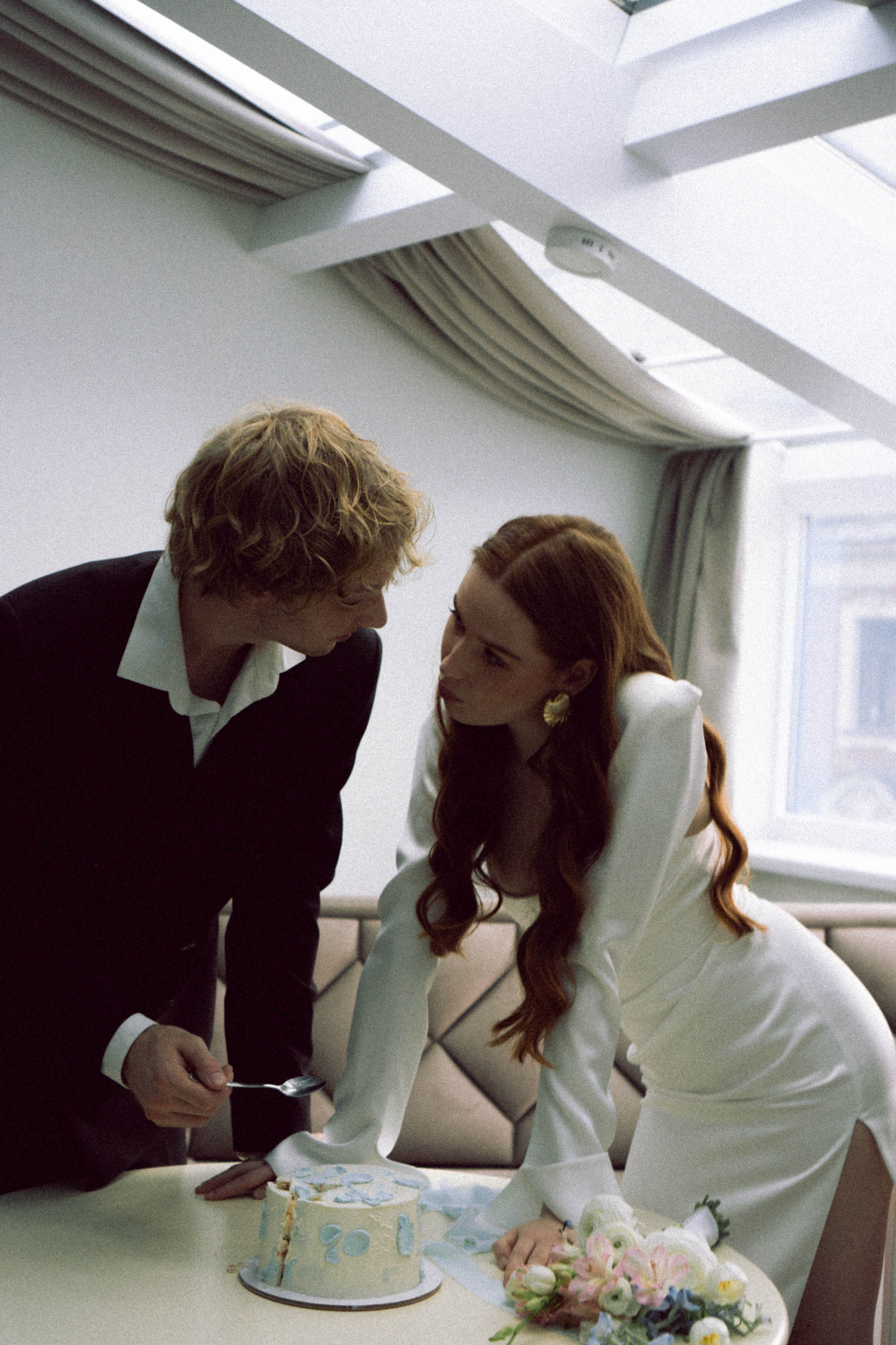 СВАДЕБНАЯ СЬЕМКА В ОТЕЛЕ. СБОРЫ ЖЕНИХА И НЕВЕСТЫ И ТАКЖЕ ТОР И ПОДГОТОВКА К ПРОГУЛКЕ. Профессиональный фотограф, Санкт-Петербург — Виктория Богомолова