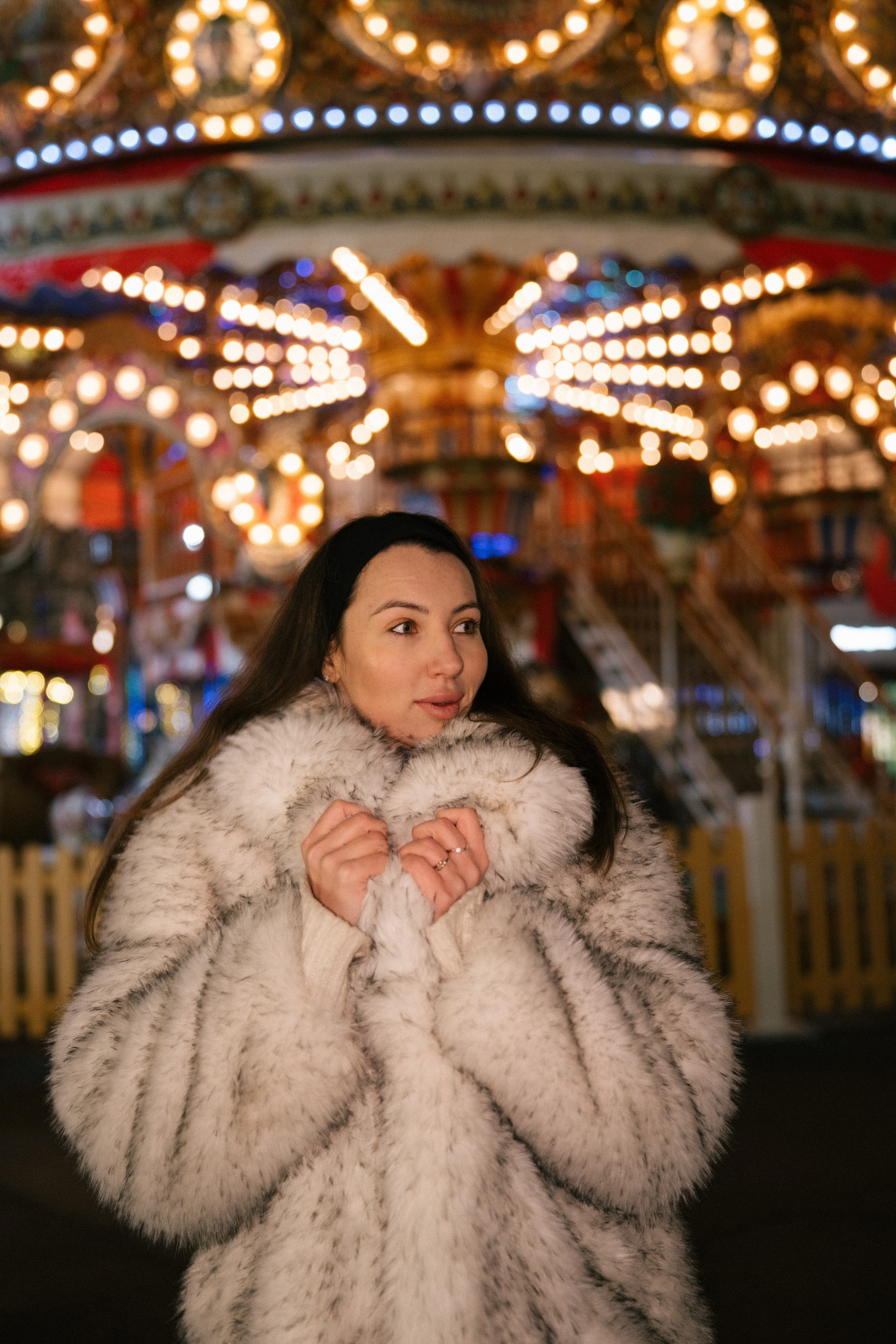 ПРОГУЛКА НА МАНЕЖНОЙ ПЛОЩАДИ ДЛЯ ДЕВУШКИ ПЕРЕД НОВЫМ ГОДОМ (НОВОГОДНЯЯ ФОТОСЕССИИЯ НА МАНЕЖНОЙ ПЛОЩАДИ). Профессиональный фотограф, Санкт-Петербург — Виктория Богомолова