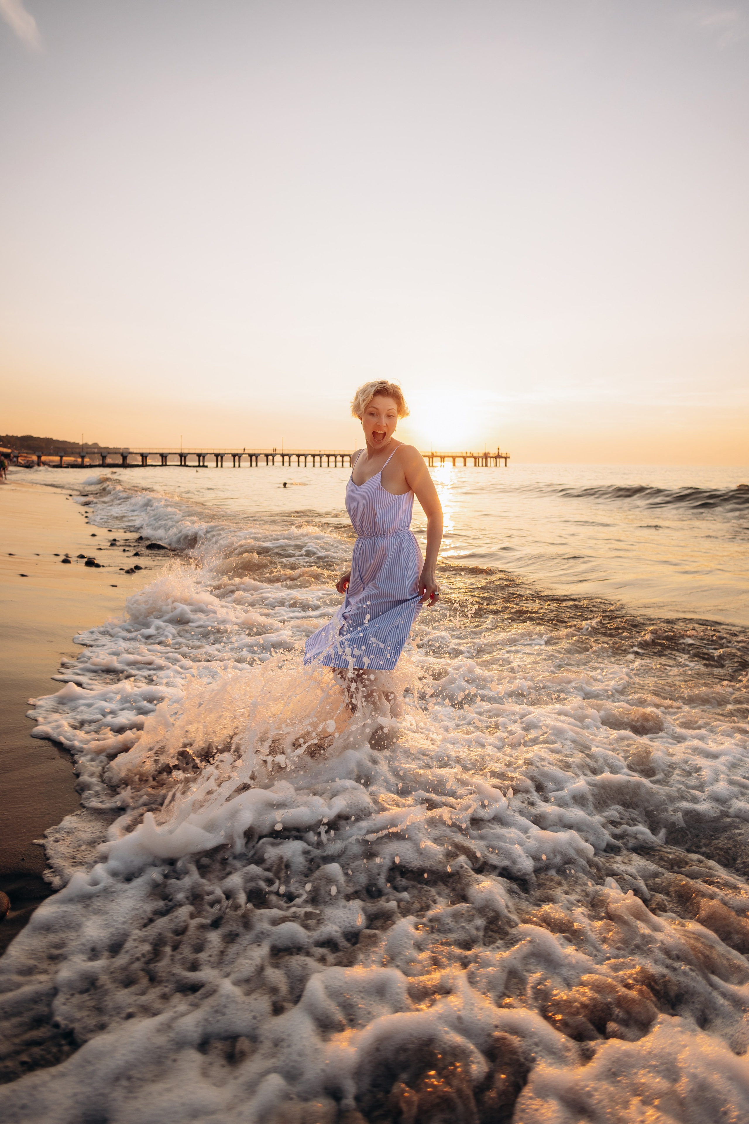 Подруги Пионеский Сосновый бор закат. Фотограф в Калининграде свадебная фотография, репортажная, фотосессии