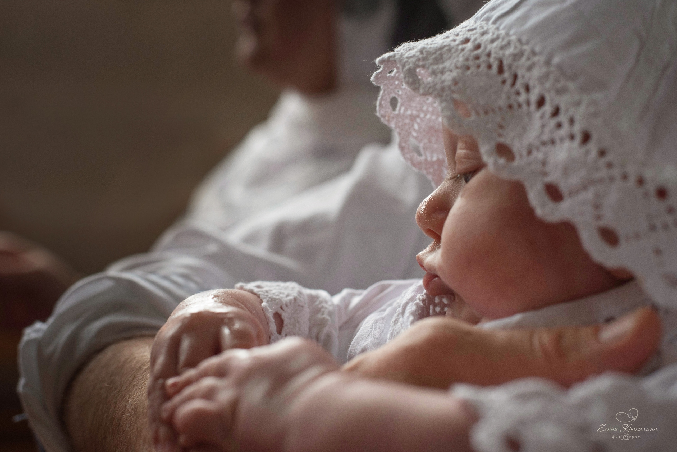 Фотосъемка таинства святого крещения в г. Ярославле и Ярославской обла. Профессиональный фотограф Елена Красилина г.Ярославль, г. Рыбинск
