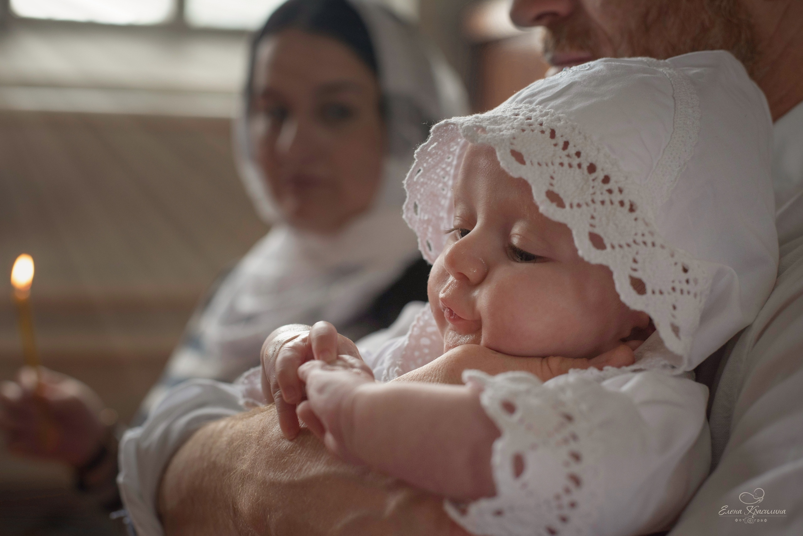 Сергей, после помазанья изучает свои руки
