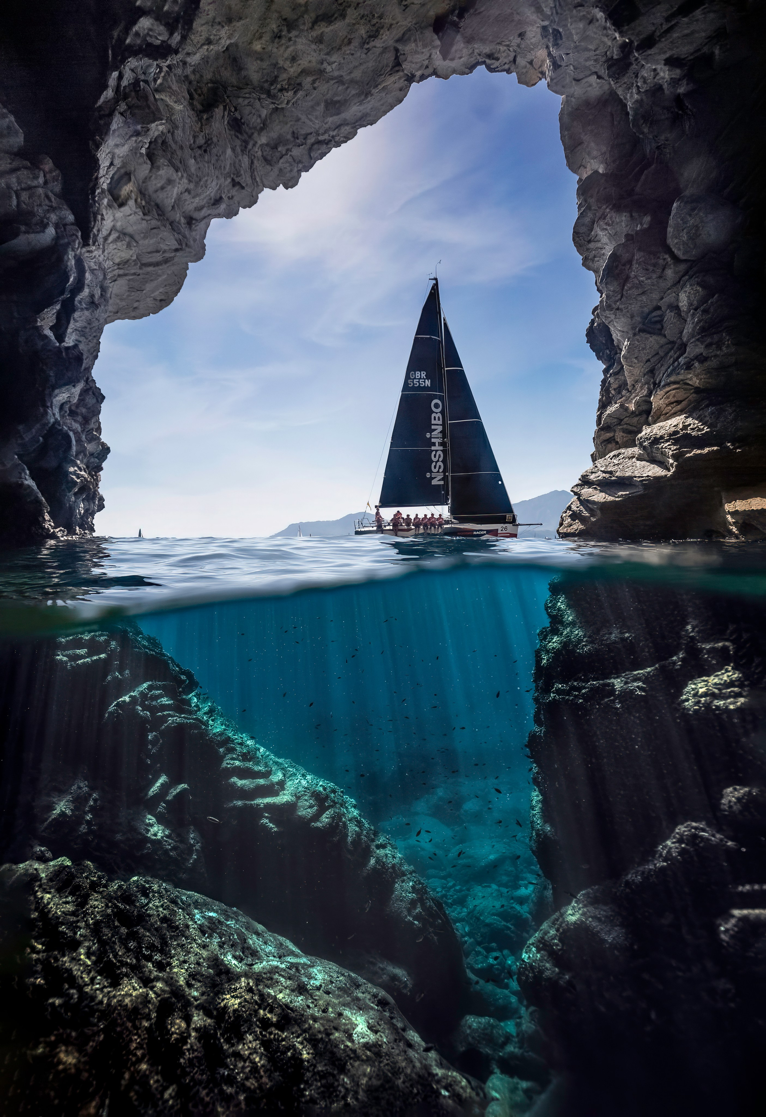 «Наблюдение из укрытия»       Призер ежегодного конкурса 35foto.pro в номинации «Дневной пейзаж», третье место