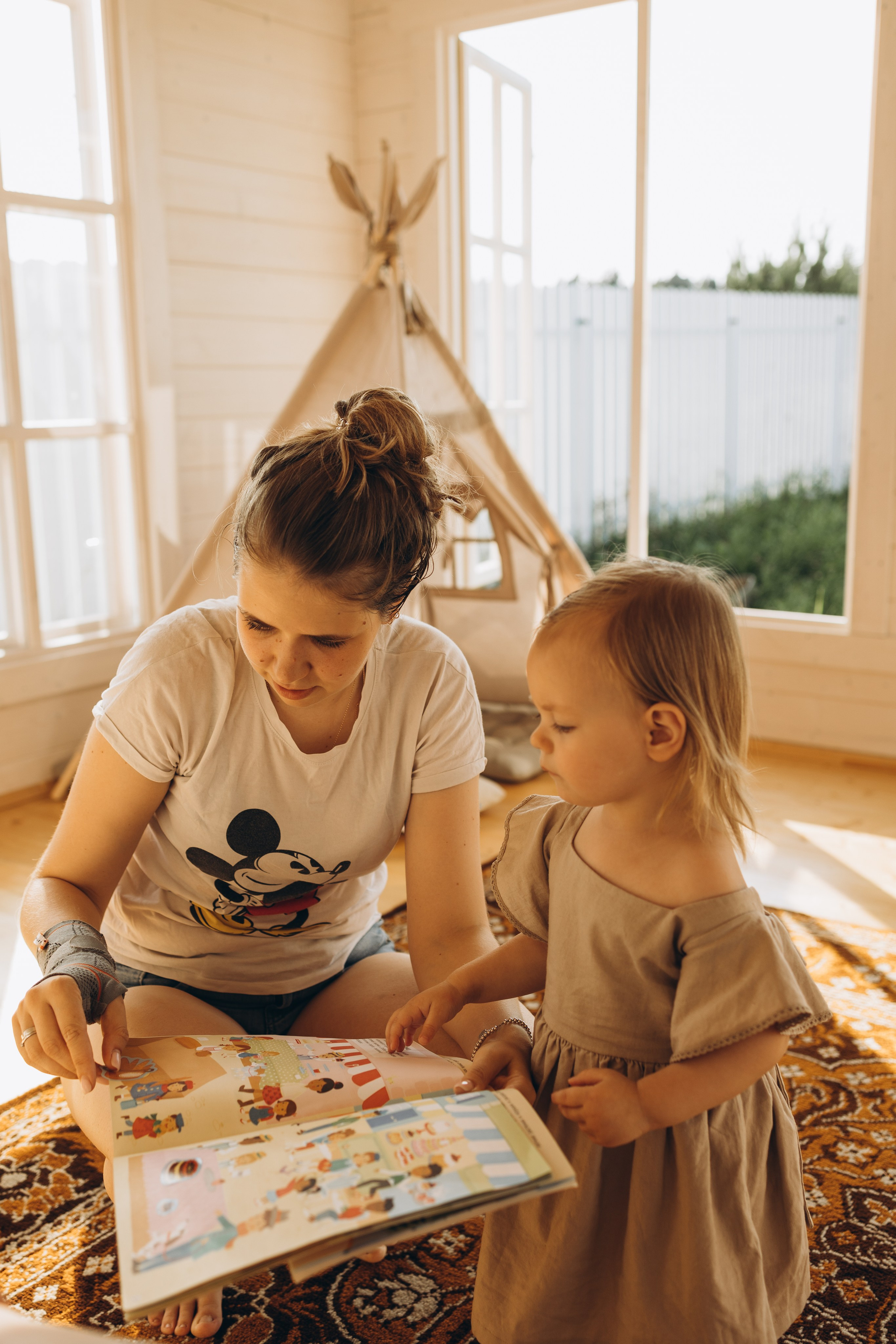 Оля и Мирослава Беседка. Семейный фотограф в Москве Виктория Ястребинская