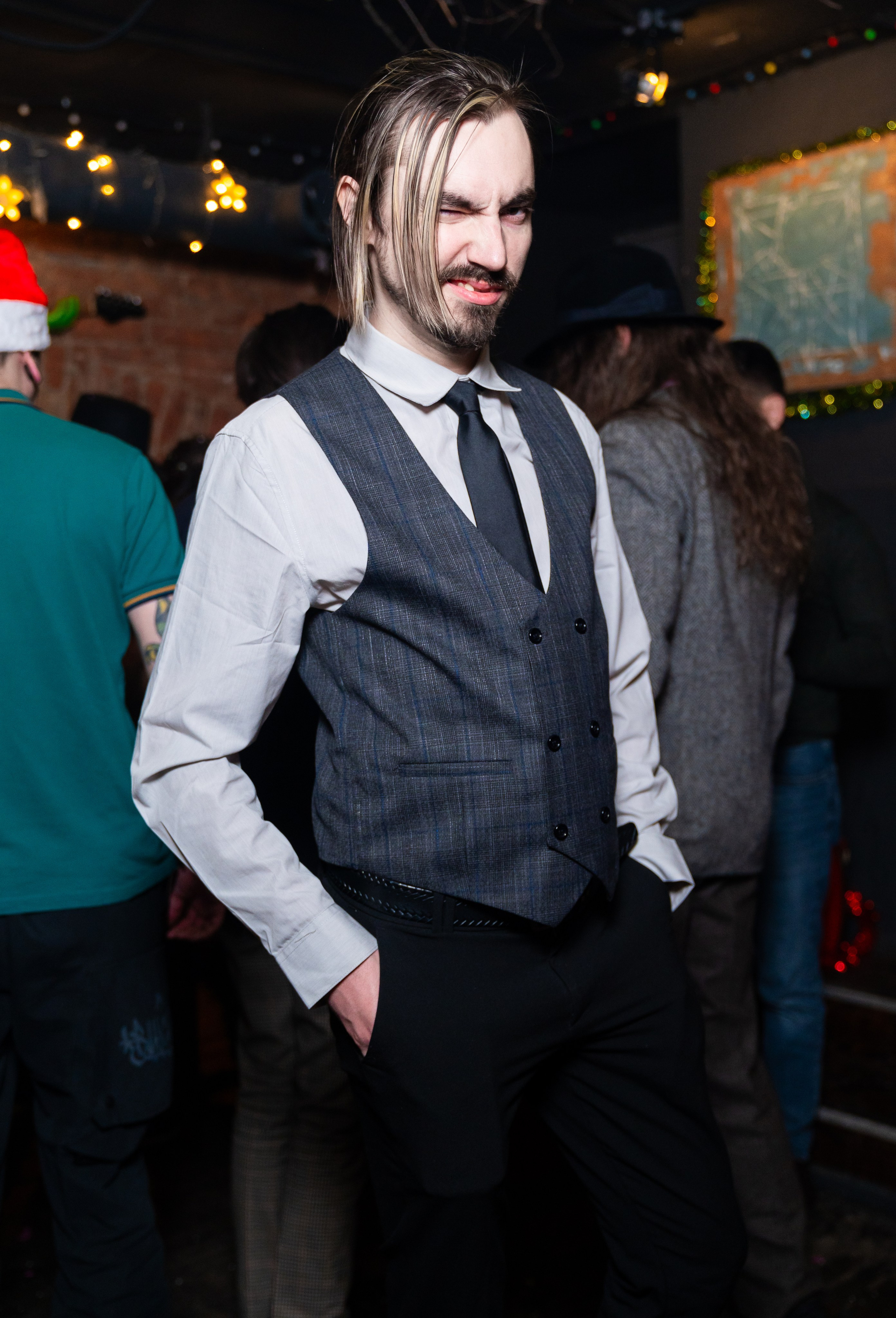 Новый год 2026. Новогодняя ночь 2026 в баре Дебошир (Debaser). Репортажный, street и urban фотограф в Санкт-Петербурге Мальцев Евгений