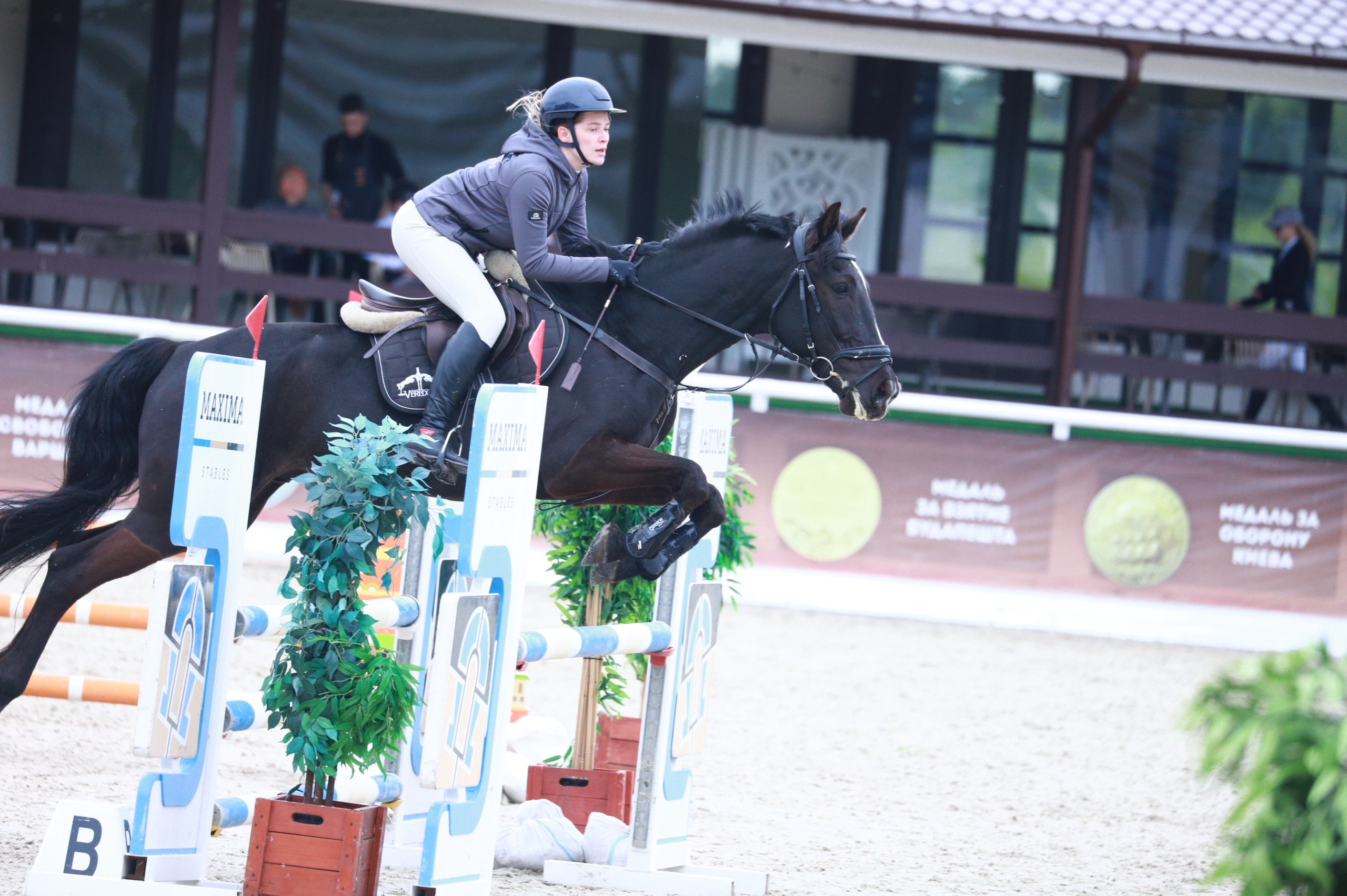 Конкур в Maxima Stables. Фотограф Самсонова Светлана