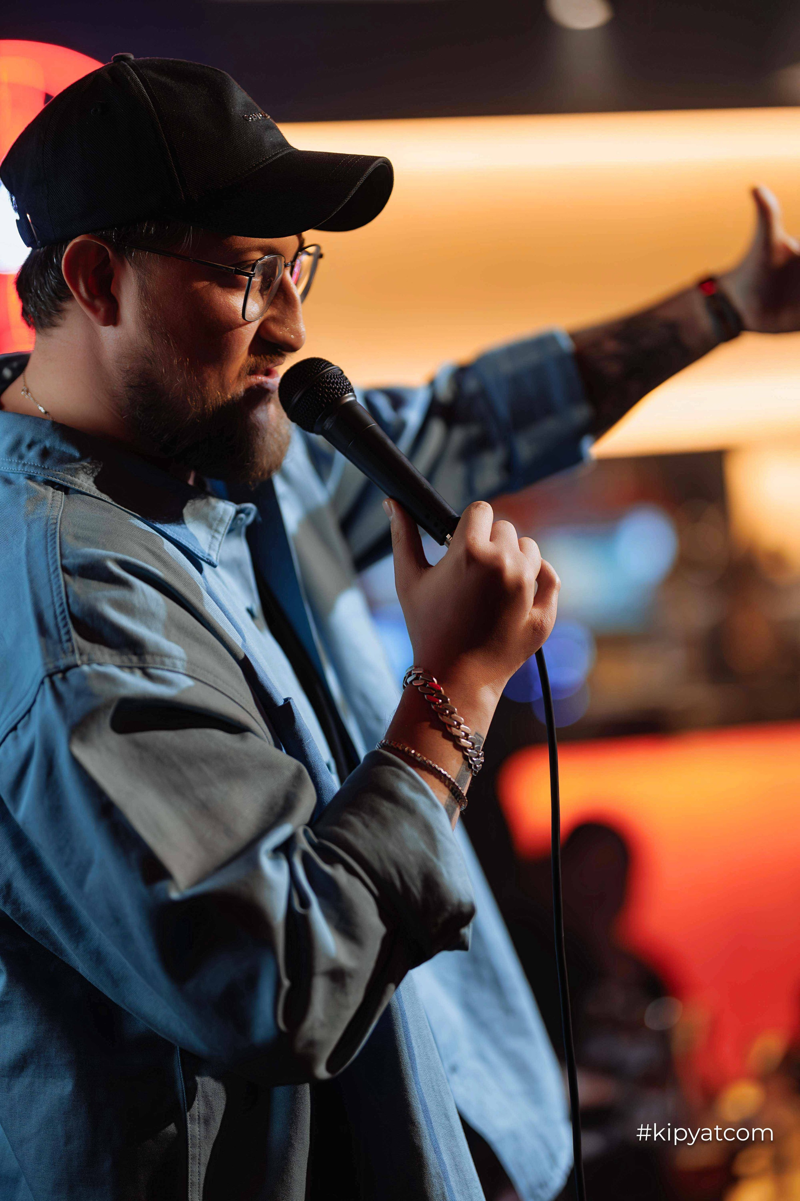 Сольный стендап концерт Александра Меркуль