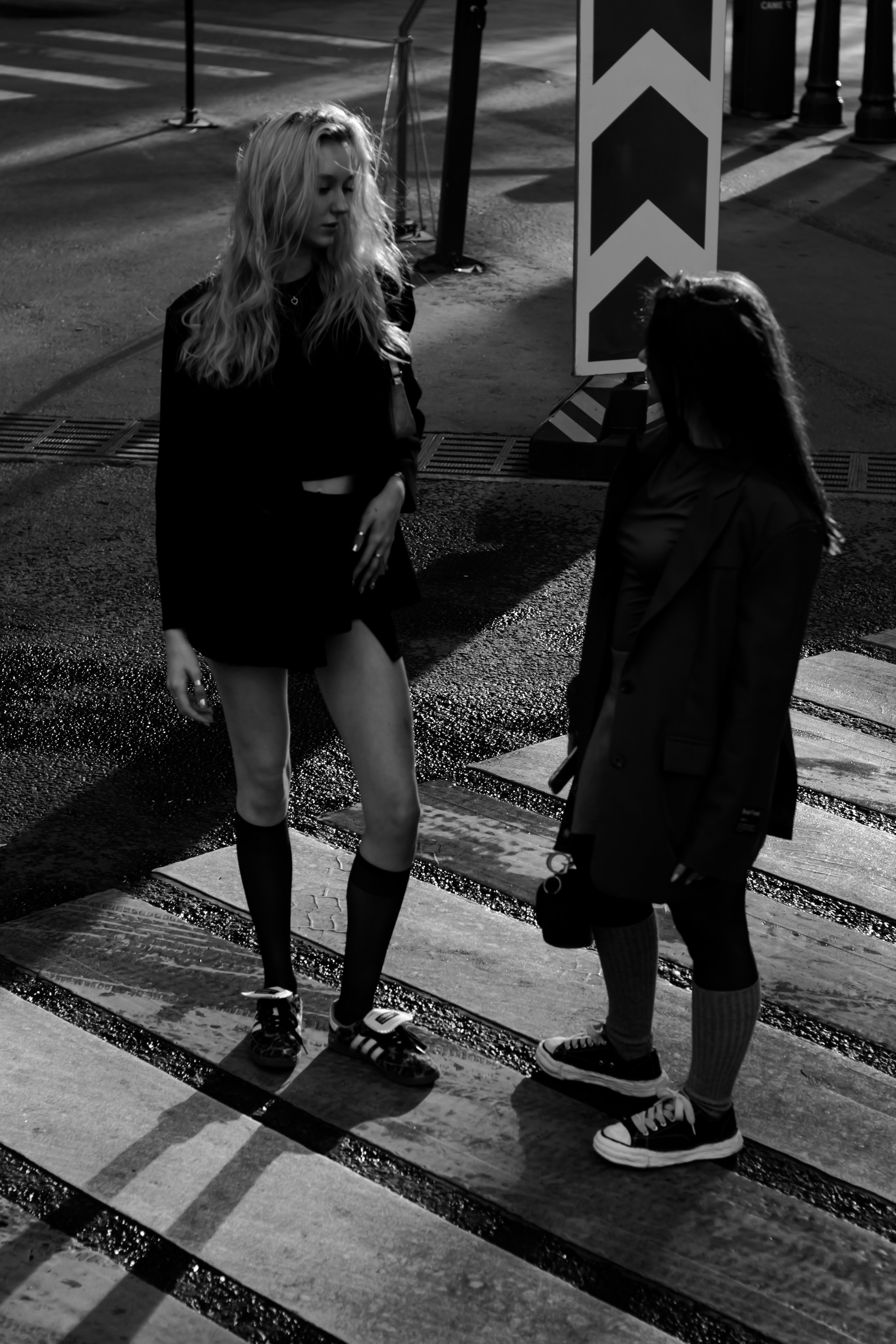 Уличная съемка — Стефани и Валерия. Портретный фотограф в Орле. Готовые фото за 3 дня! Помощь в позировании. Советы по организации