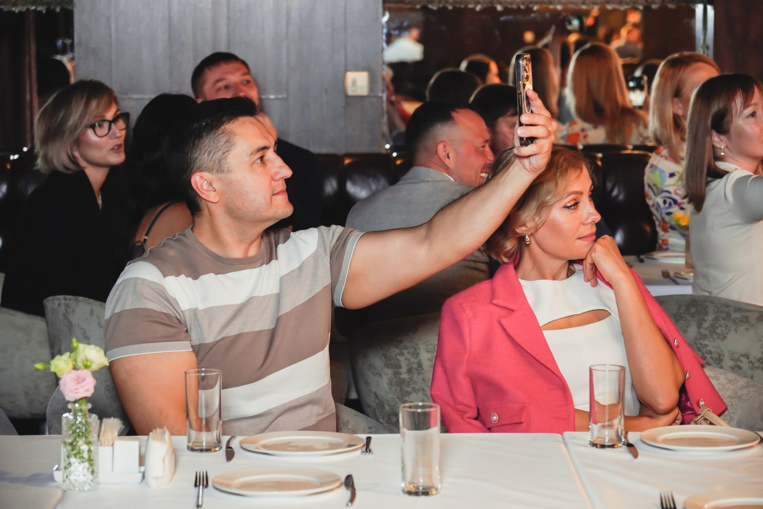 Выпускной. Занимаюсь профессиональной фотографией и живу рядом с Байкалом. Работаю в разных жанрах