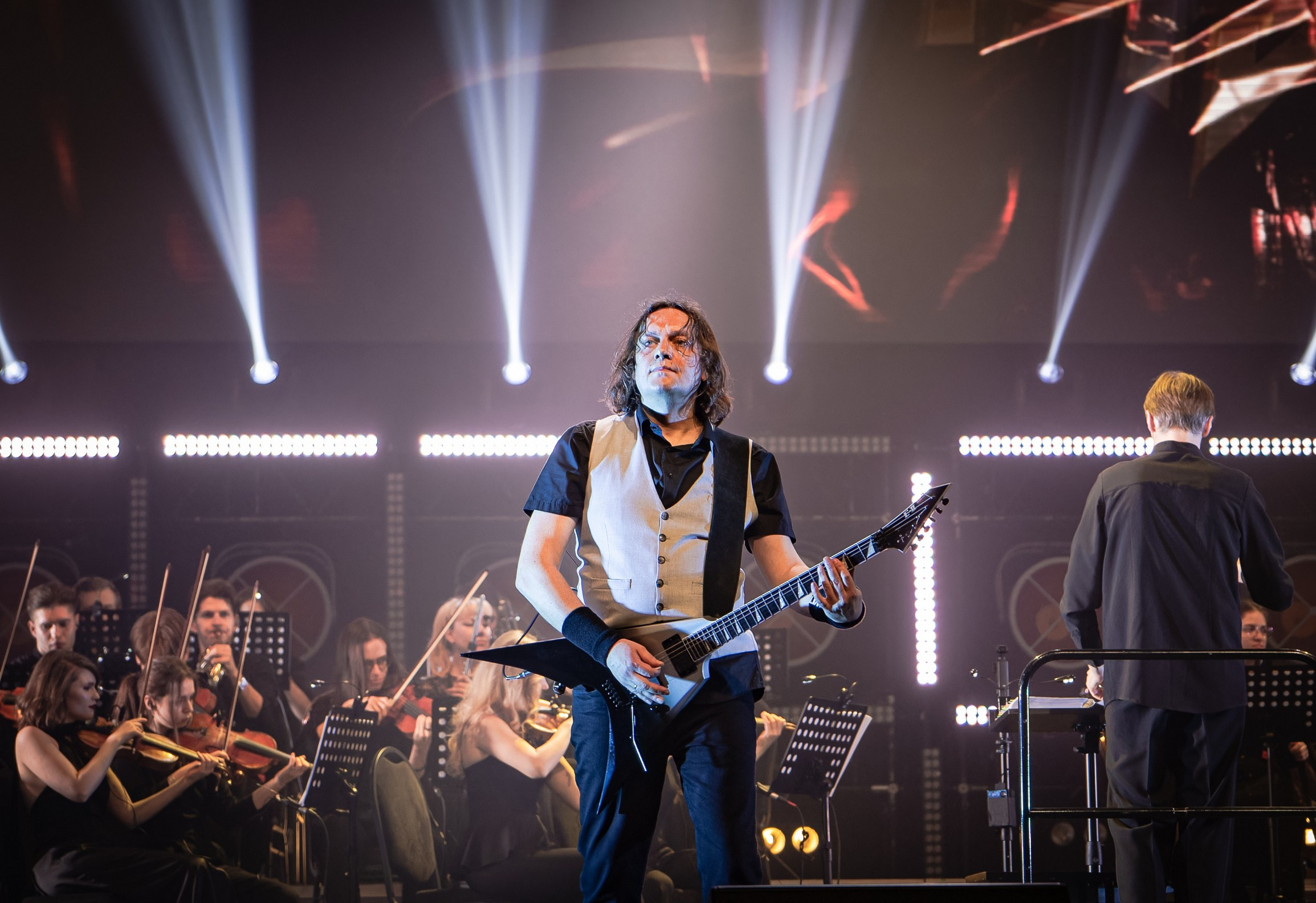 Эпидемия. Симфоническая рукопись. Москва. Фотограф. г. Южно-Сахалинск. Олег Толстов