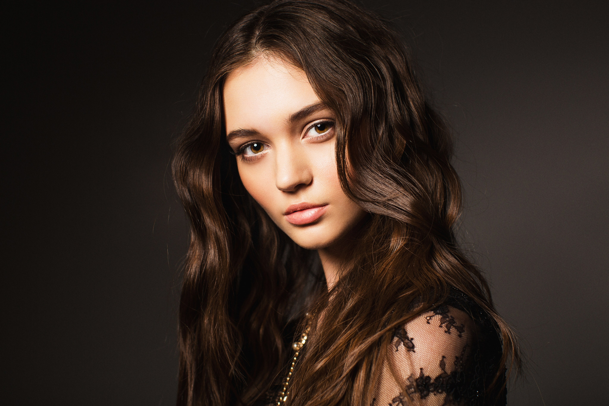 Женский портрет. Женский фотограф в Санк-Петербурге и Москве — фотосессия девушки в студии, портрет, фотосъемка