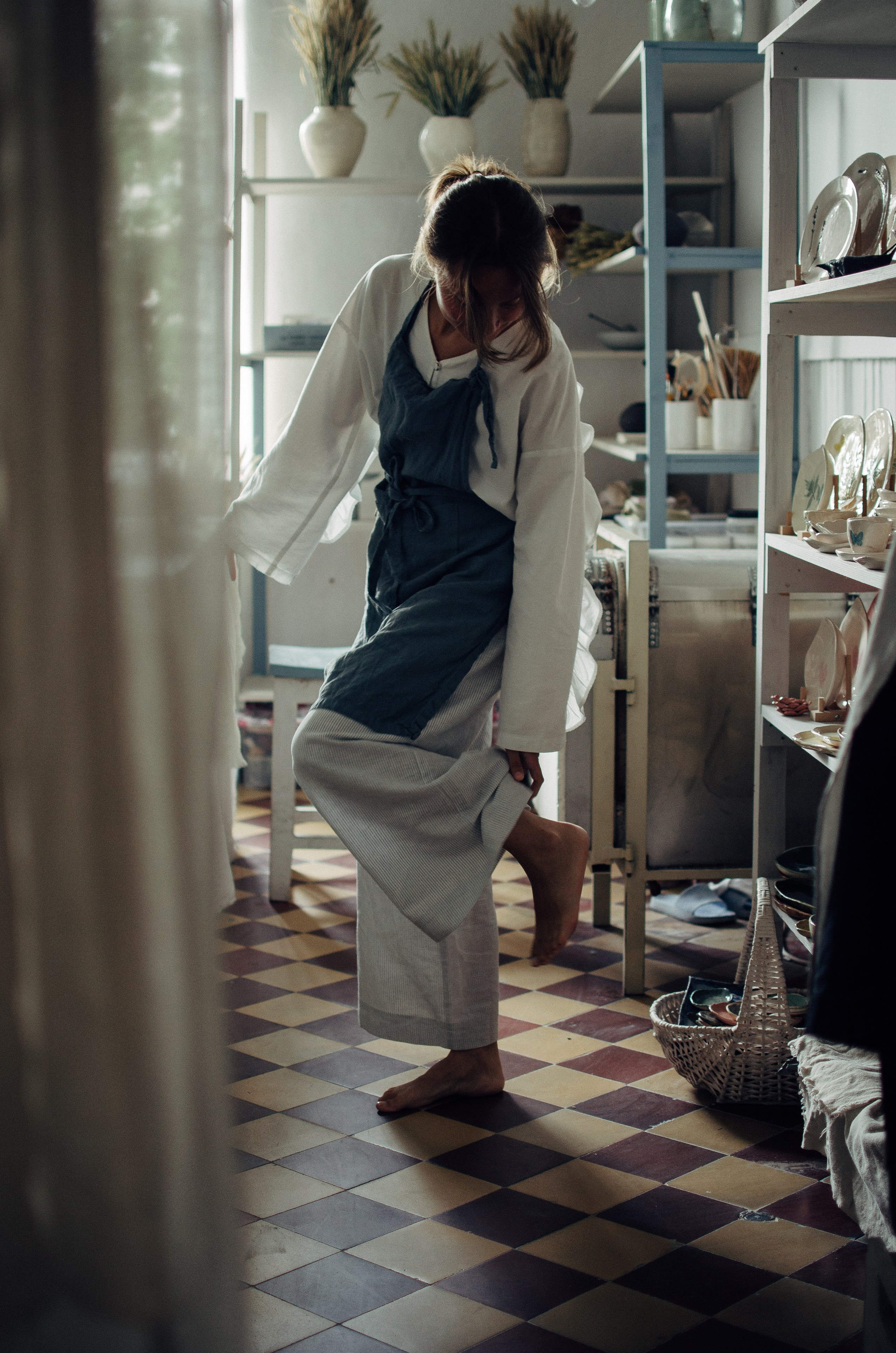 Даша в мастерской керамики — Атмосферная фотосессия. Семейный фотограф во Всеволожске и Санкт-Петербурге Юлия Капустина