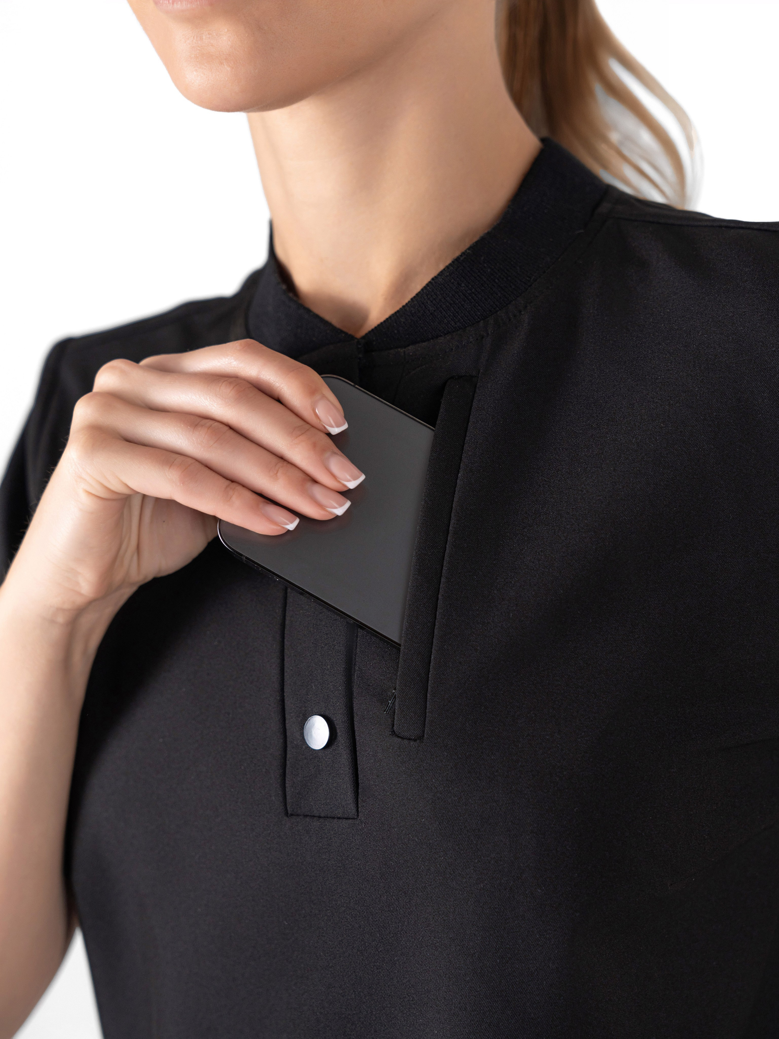 Медицинский халат, съемка для маркетплейсов, модельная съемка. Олейник Денис — предметный фотограф, фотограф для маркетплейсов в Казани