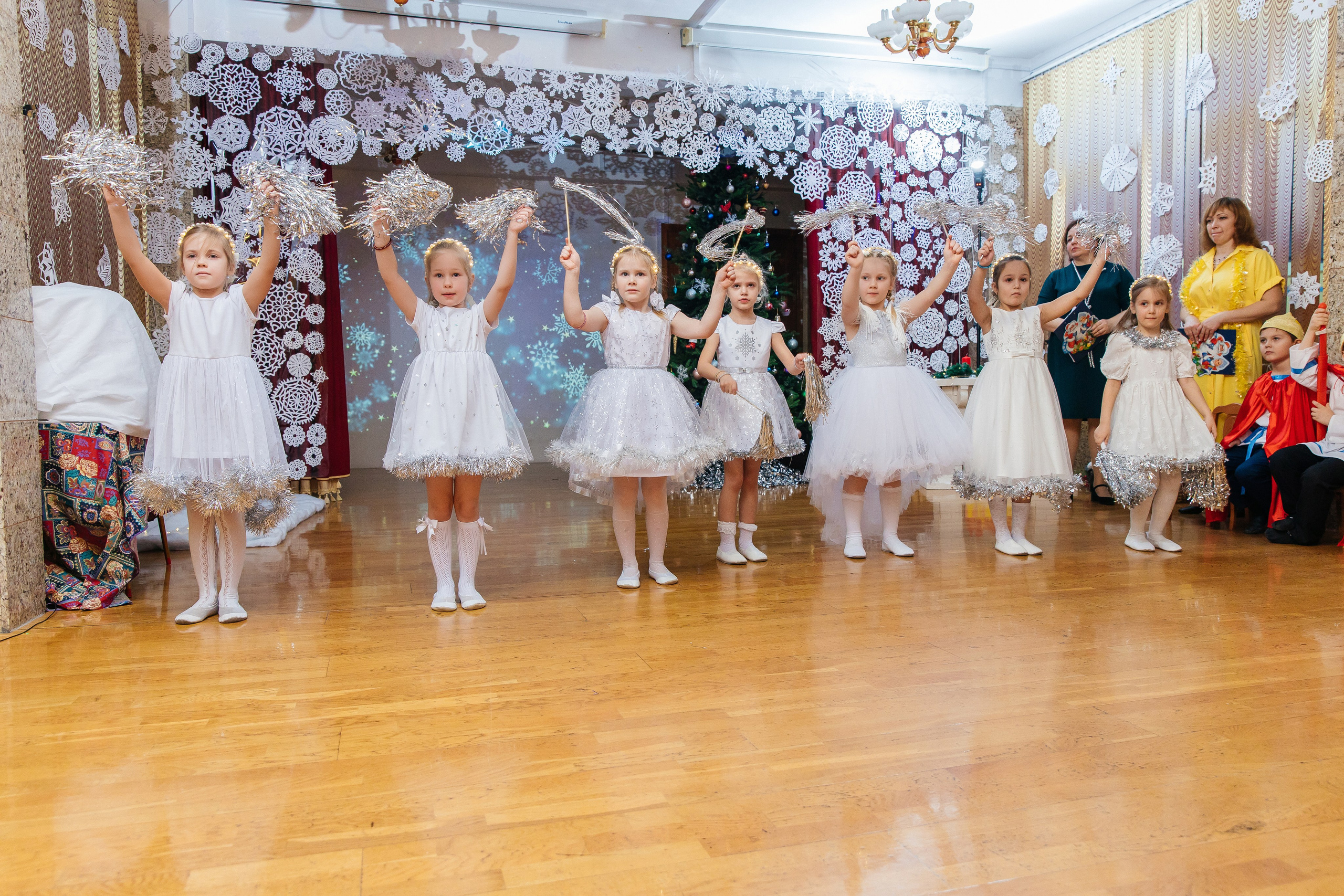 Детский сад № 93 — Утренник (20.12.2024). Свадебный и семейный фотограф Крамар Наталья