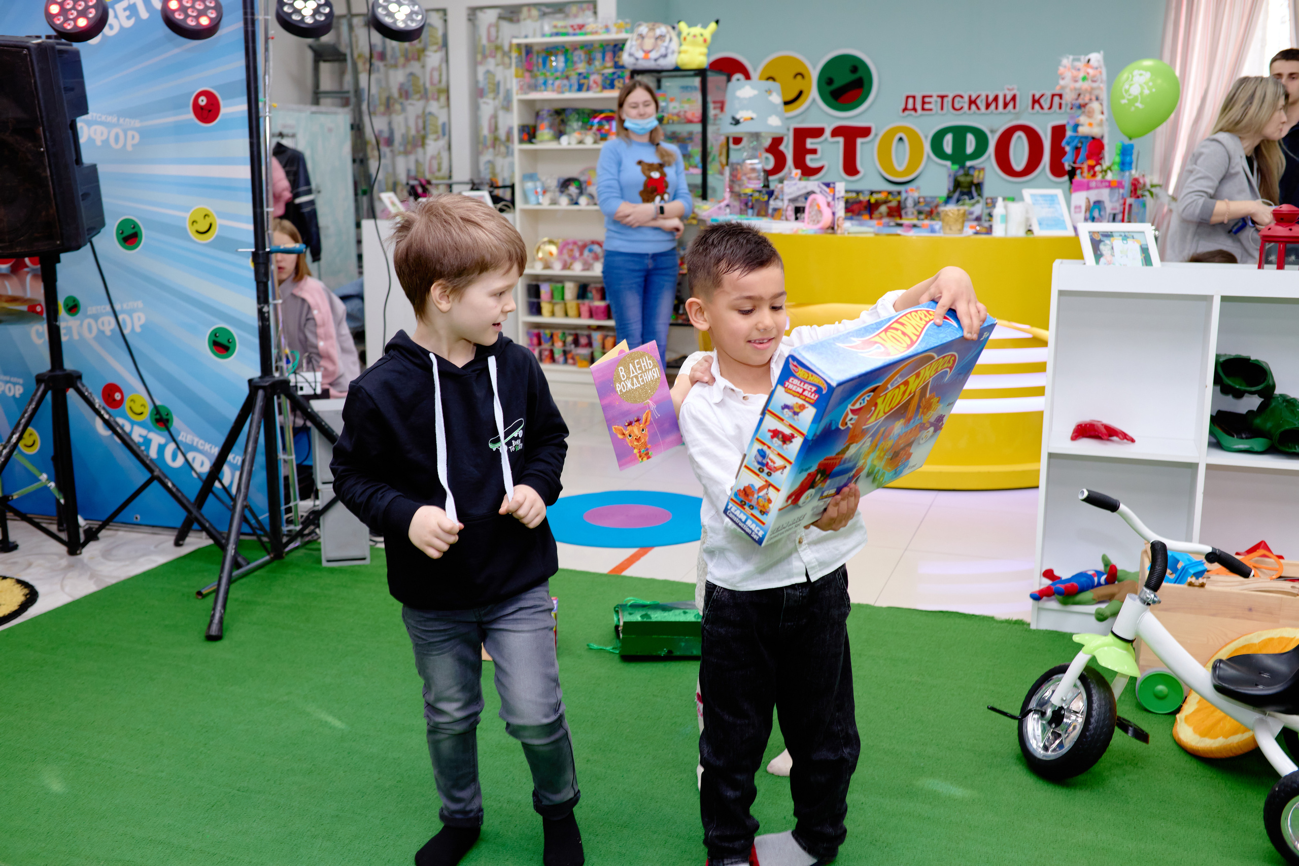 Детская репортажная сьемка. Фотограф Выпускные альбомы Таганрог Сергей Коробченко