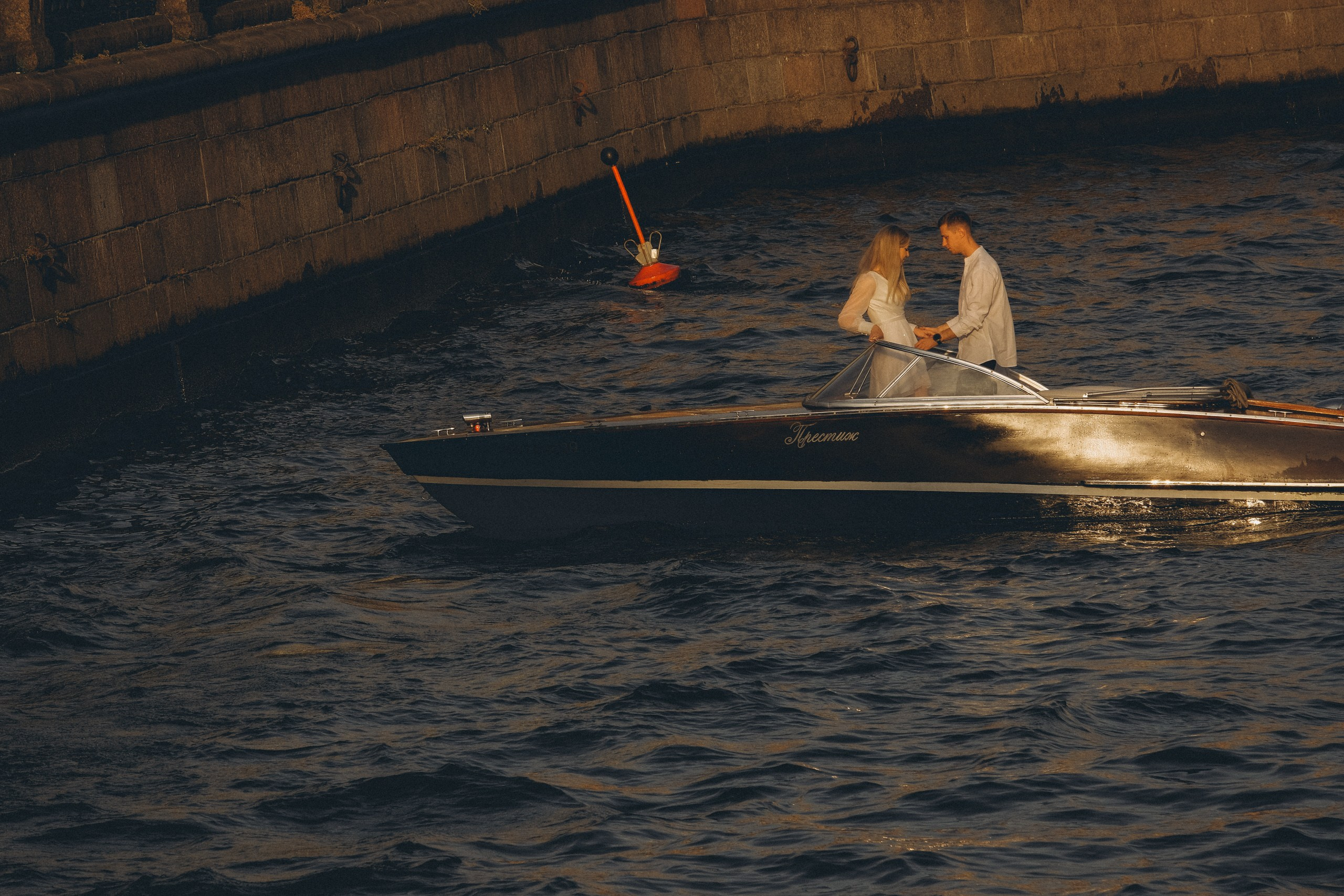 СВАДЕНБНАЯ СЬЕМКА НА КАТЕРЕ ПО КАНАЛАМ САНКТ-ПЕТЕРБУРГА И В АКВАТОРИИ НЕВЫ. Профессиональный фотограф, Санкт-Петербург — Виктория Богомолова