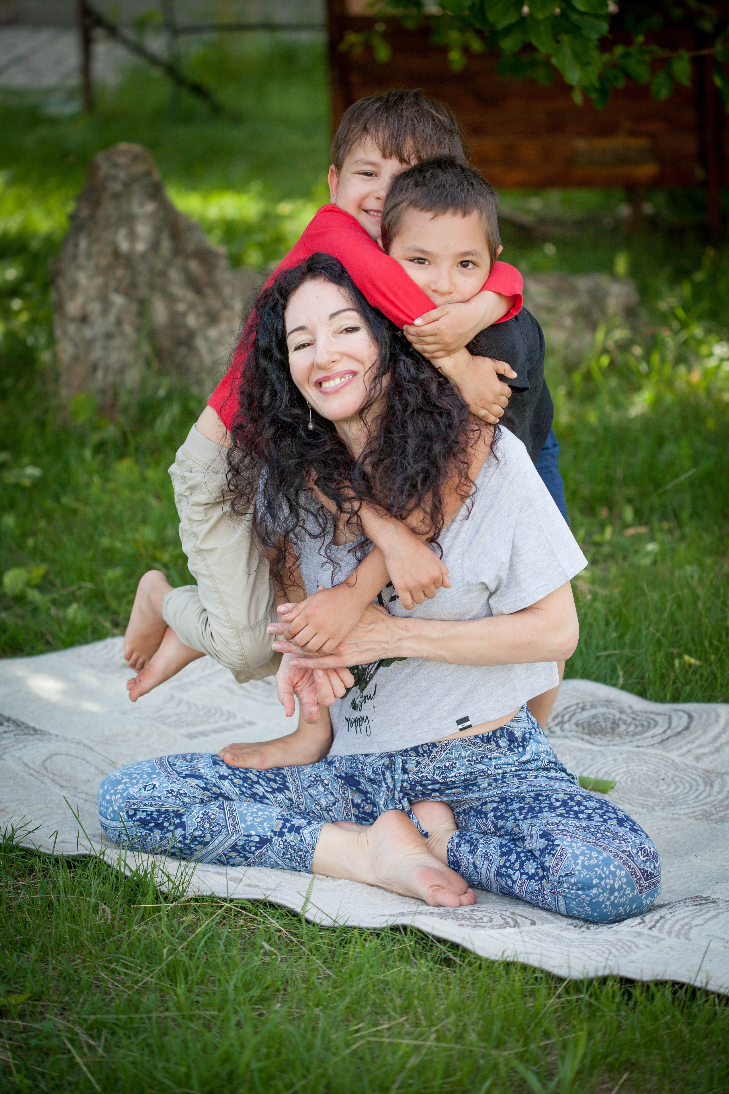 Лиля и дети. Семейная фотосессия дома. Фотограф в Крыму