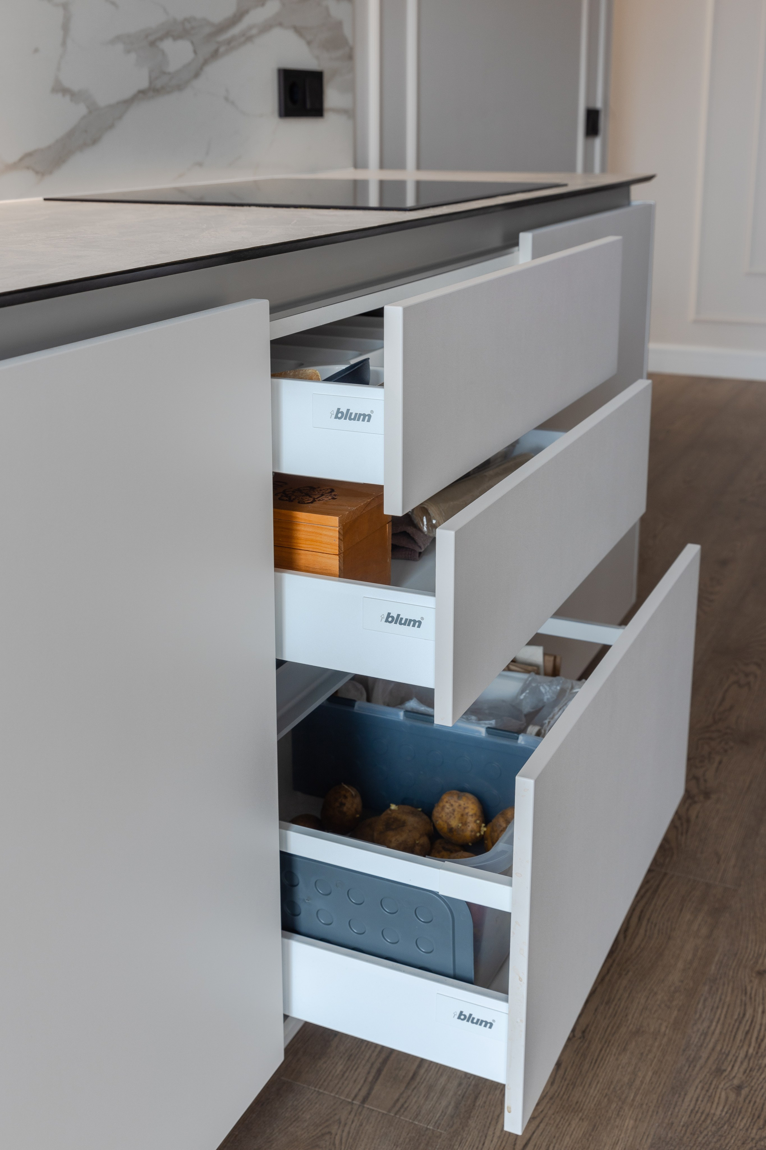 Северный Парк | Кухня | ГР-5743. ГУДРУМ — Мебель на заказ в Томске | Кухни | Шкафы | Стулья и Столы