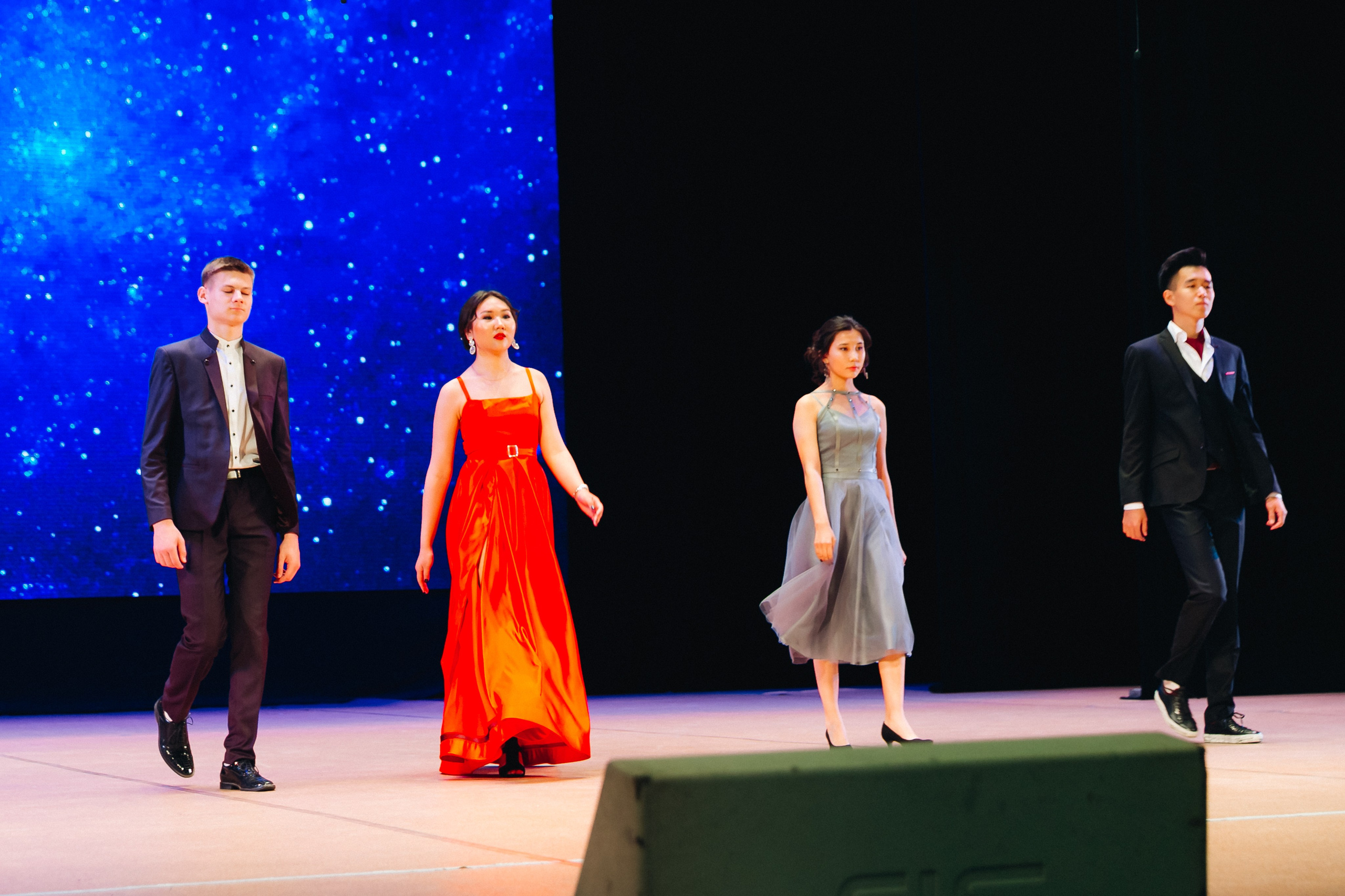 Вручение аттестатов 14 Гимназия. Свадебный и семейный фотограф в Улан-Удэ