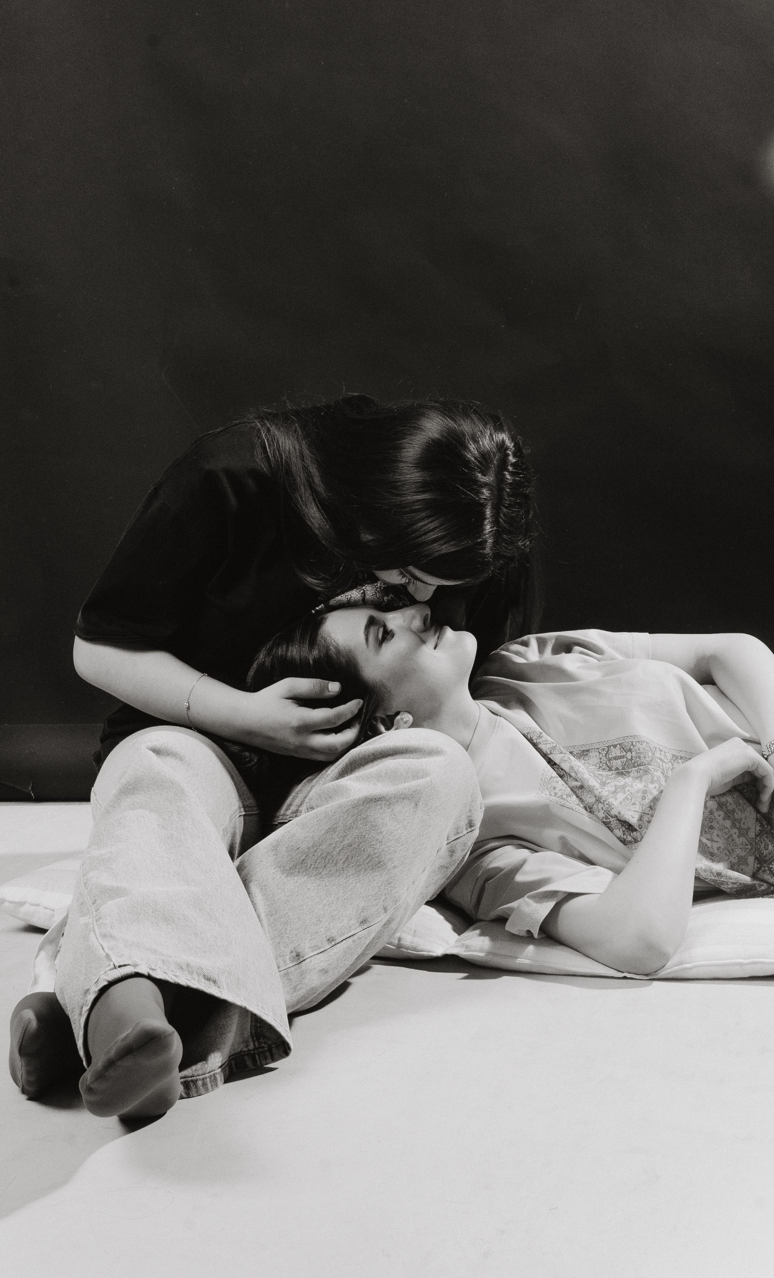 Родные сестра