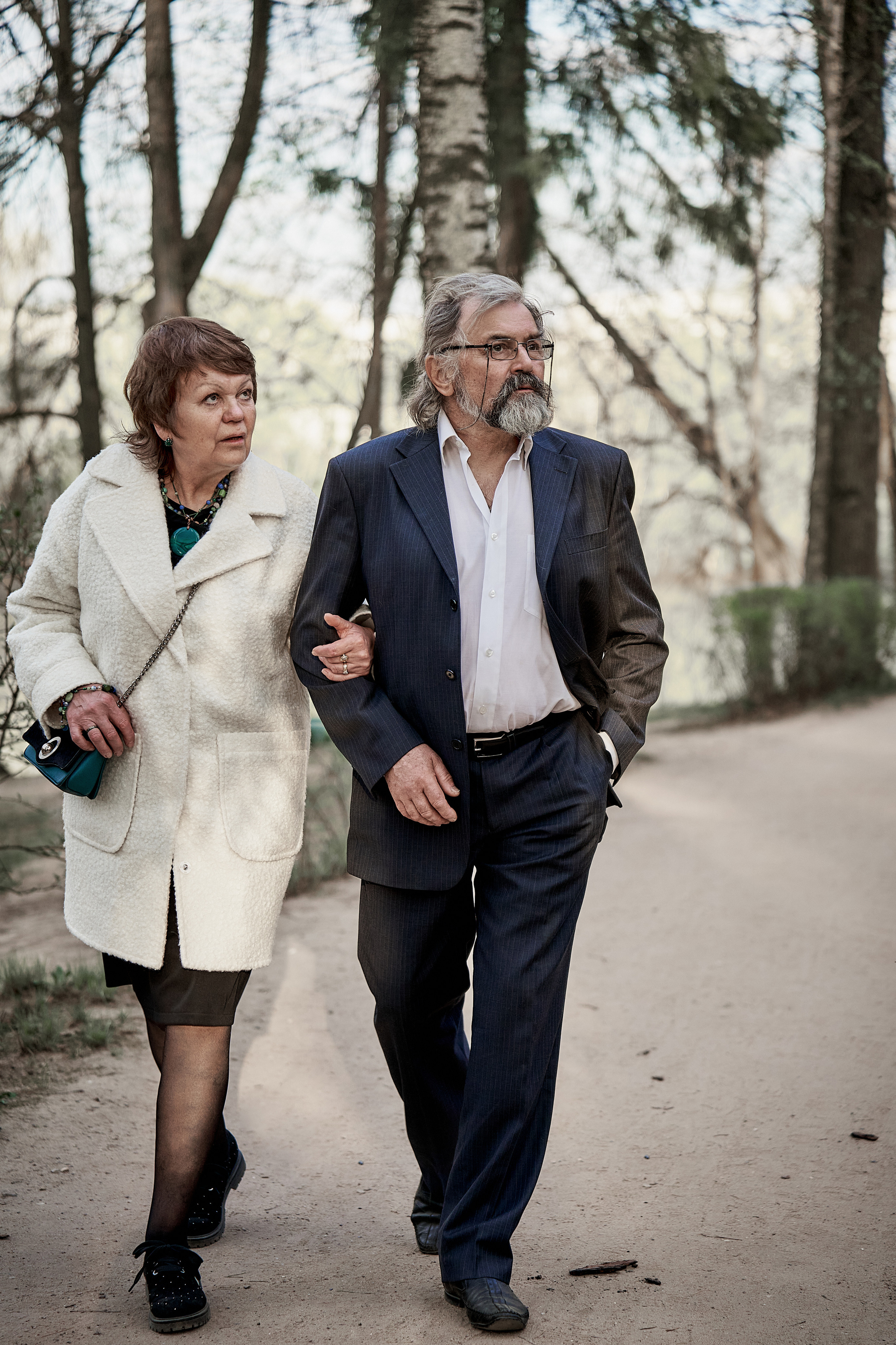 Фотосессия пары в парке весной