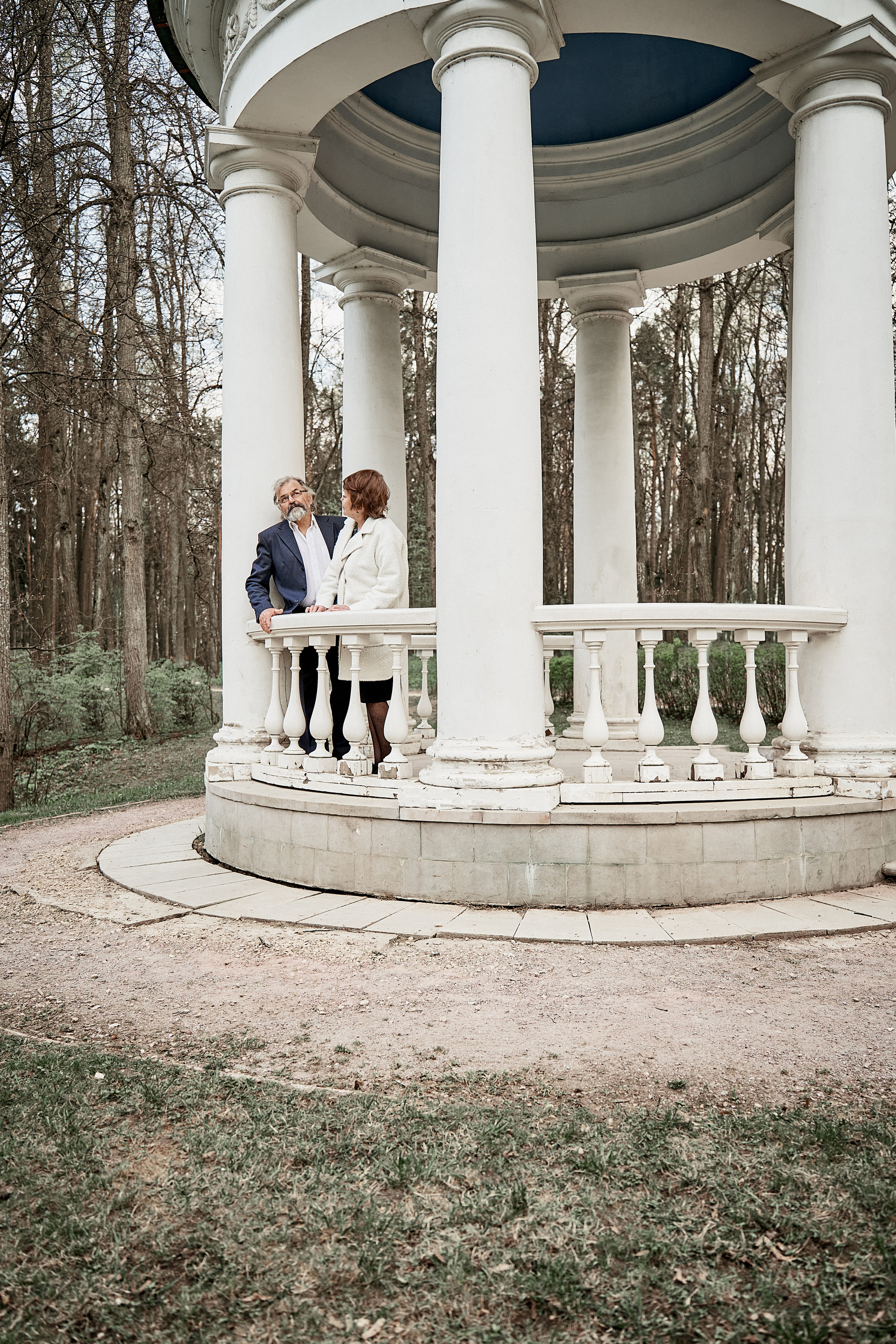 Фотосессия в парке Остафьево в ротонде