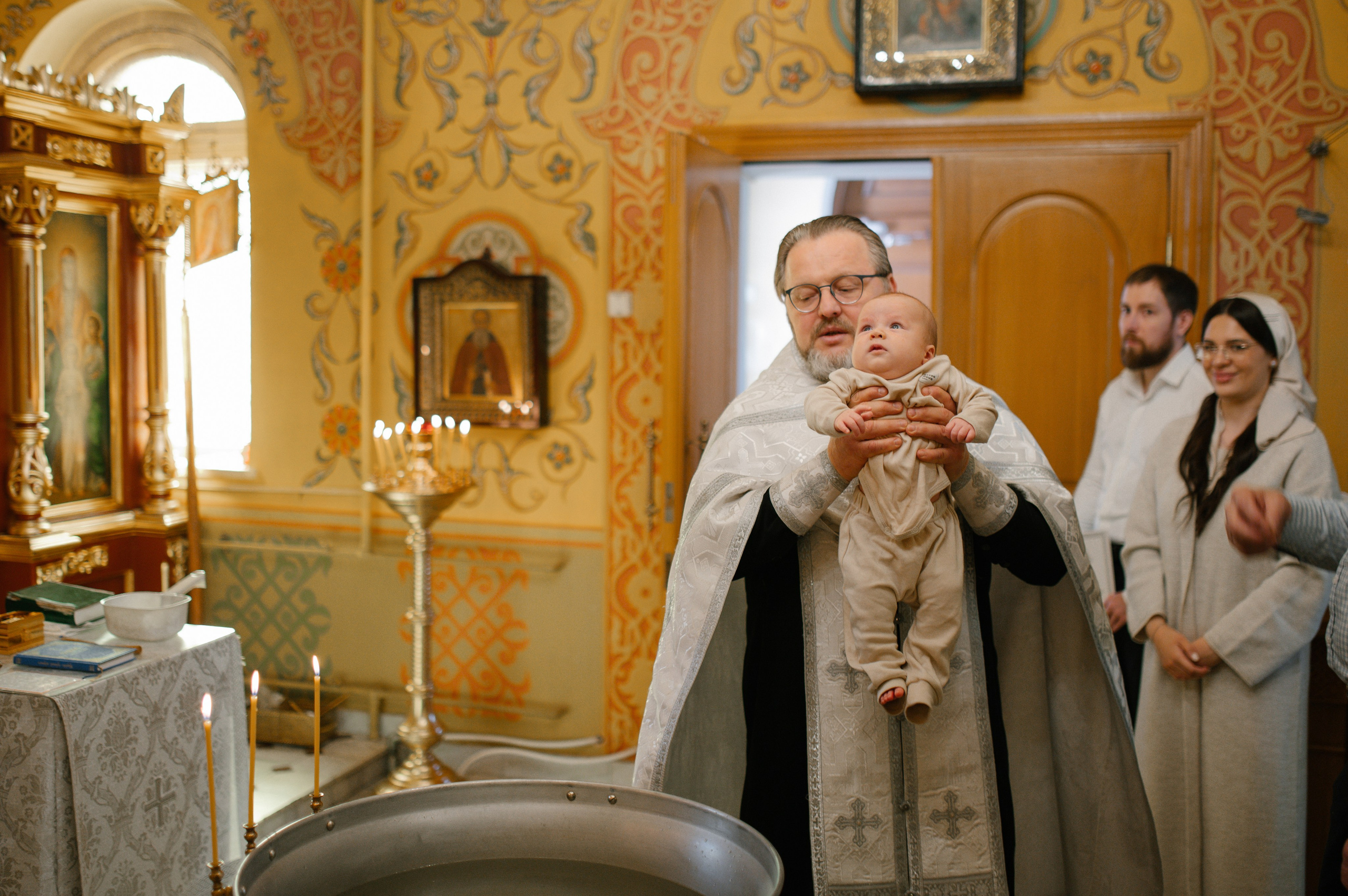 Крещение в Храме Воздвижения Креста Господня в Алтуфьеве. Семейный и свадебный фотограф в Москве Татьяна Николаева