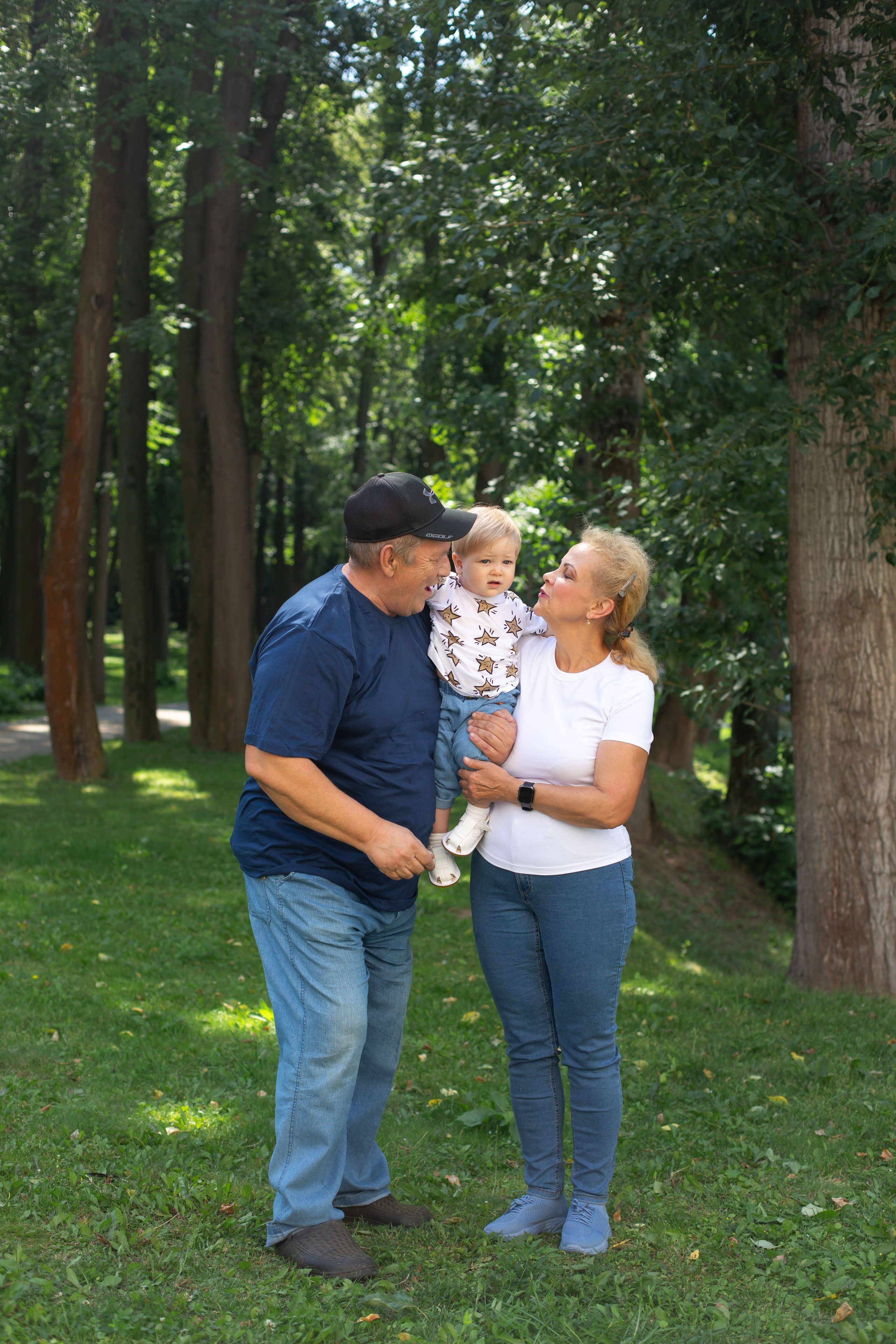 Семейная фотосессия Святослава в парке. Семейный и детский фотограф Анна Петракова