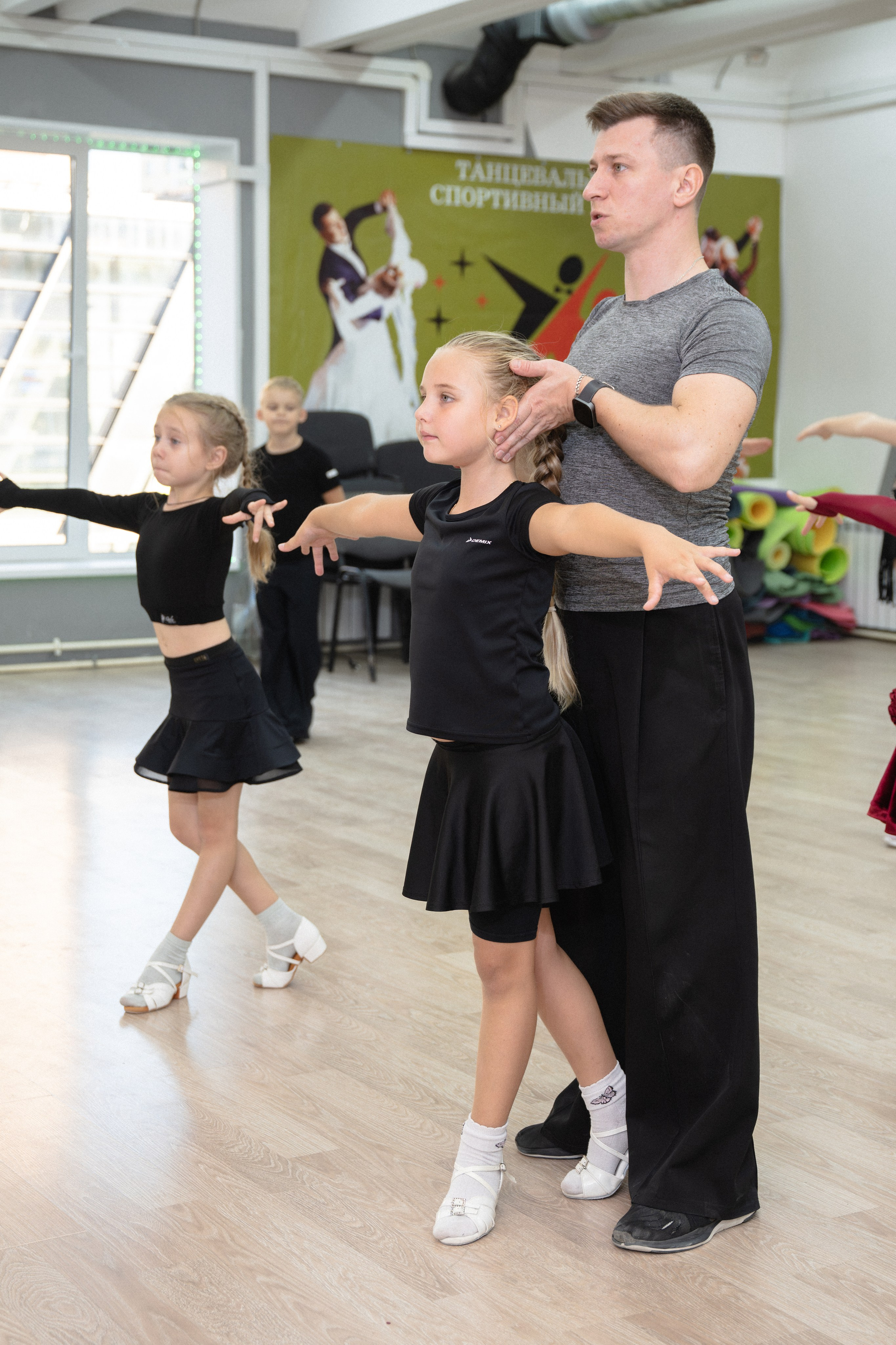 Группа 7-11 лет первый и второй год обучения. КонТакт — спортивные бальные танцы в Москве