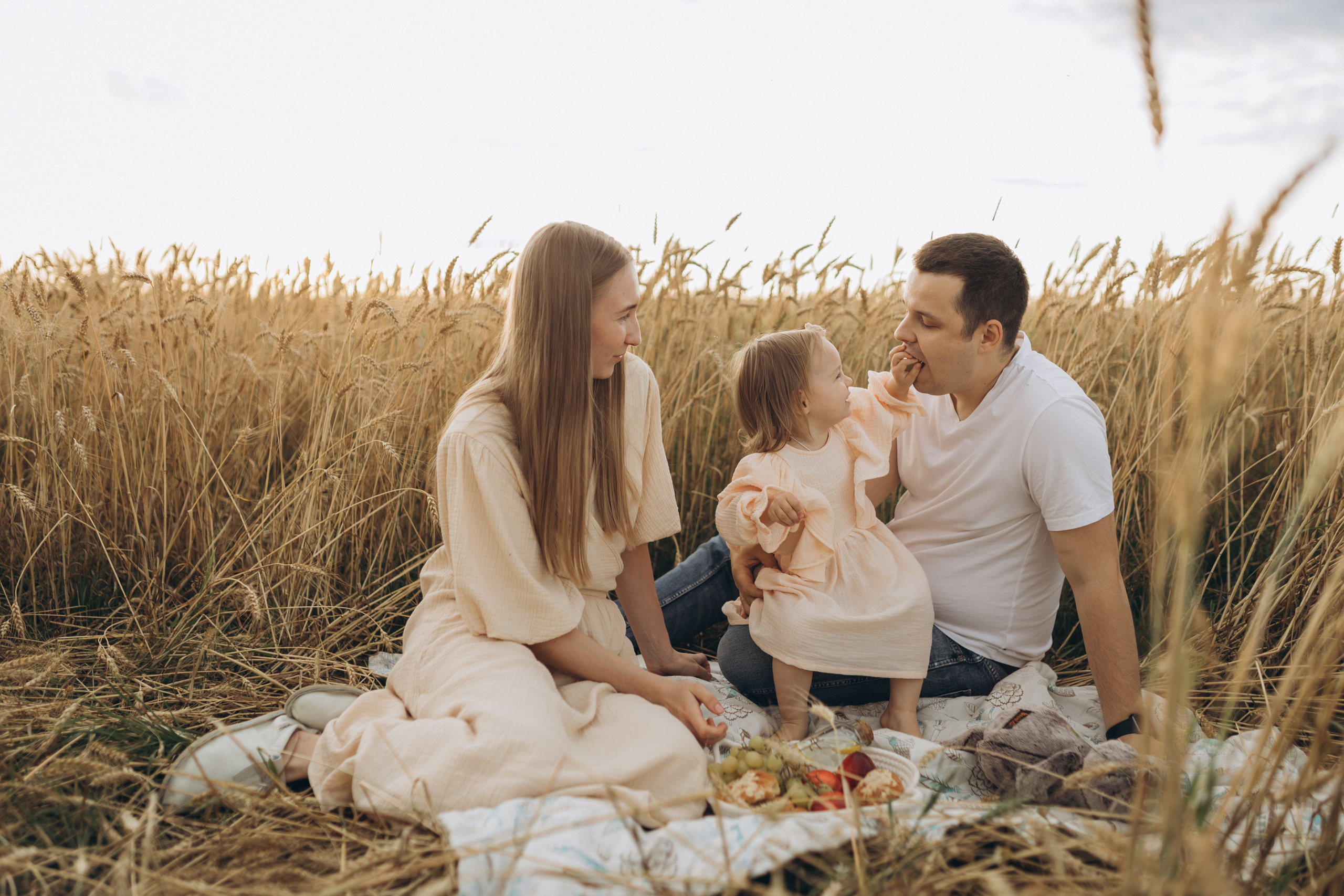 В поле пшеницы. Семейный фотограф Мария Маркова Москва и Одинцово