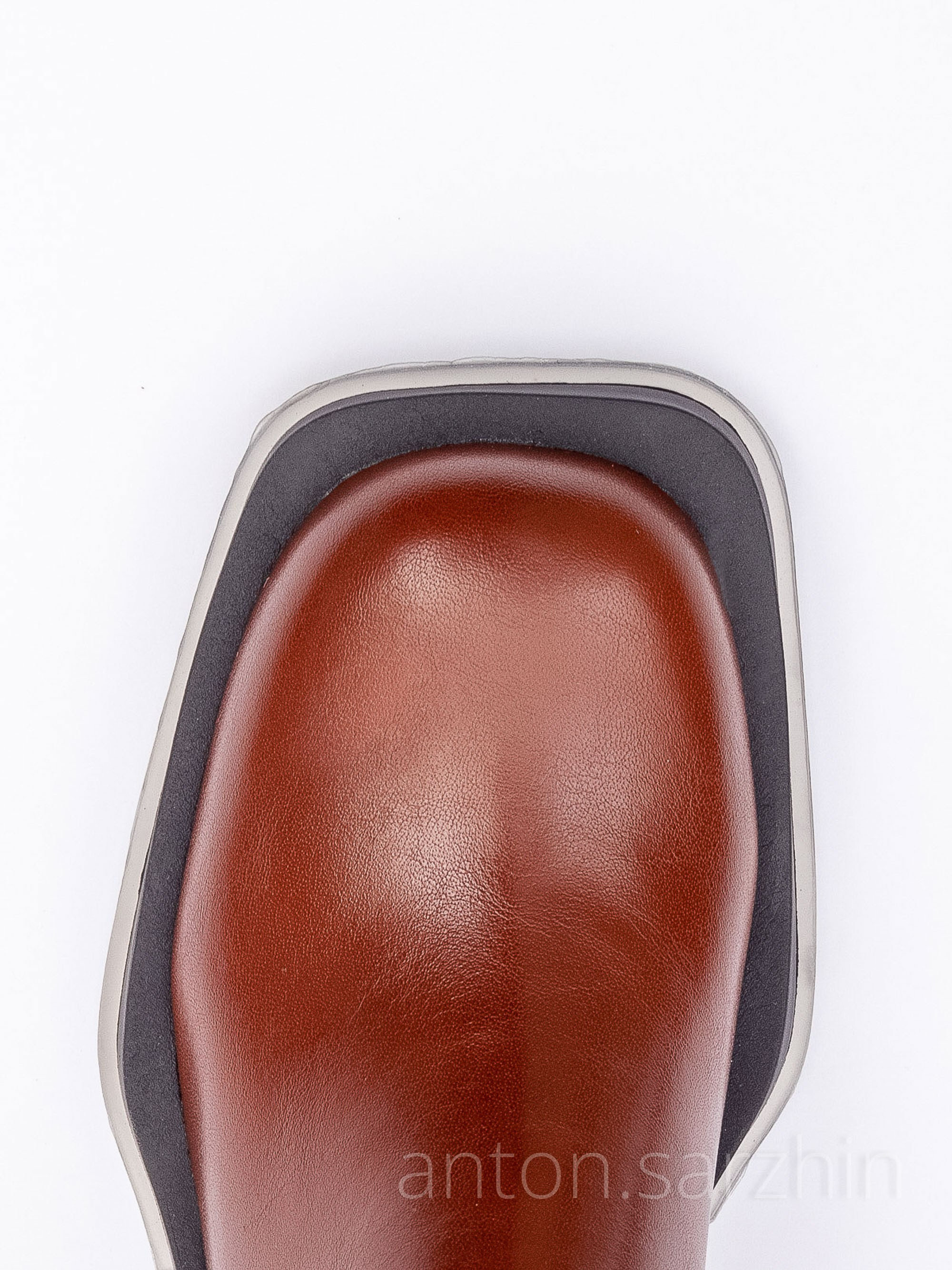 Предметная съемка женских сапог крупно