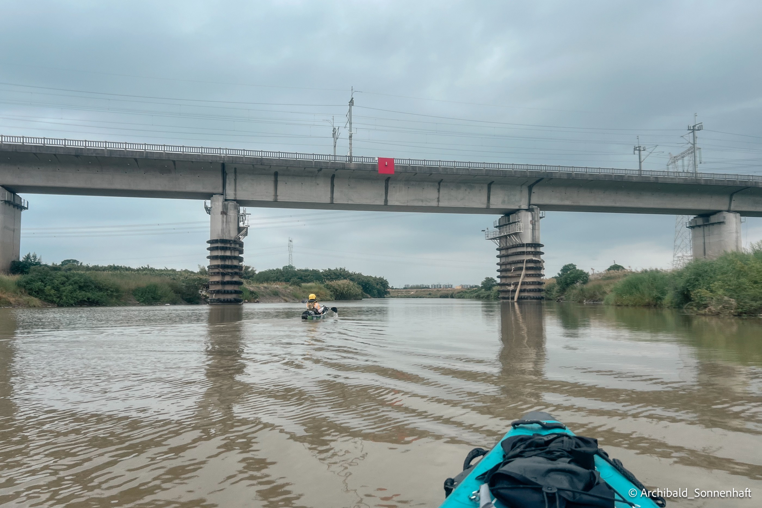 Weekend kayaking trip. Photographer in Guangzhou, China. Archibald Sonnenhaft