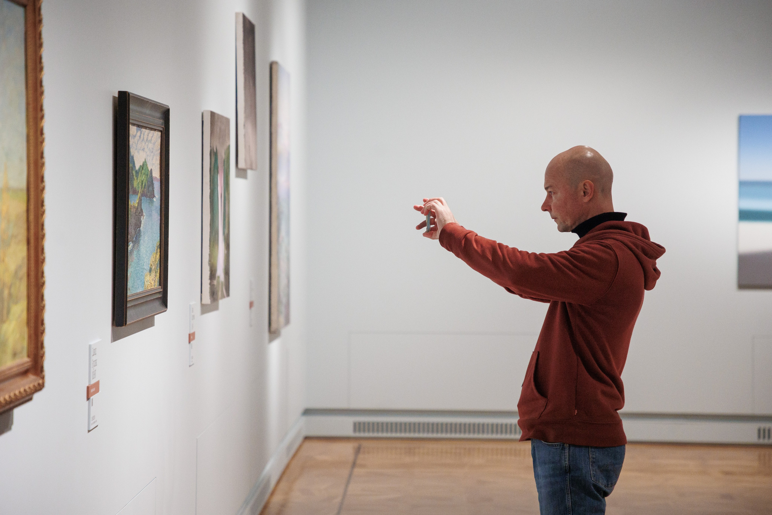 Открытие экспозиции «Путевые заметки. Привал». Фотограф городских и семейных событий Артем Карпухин