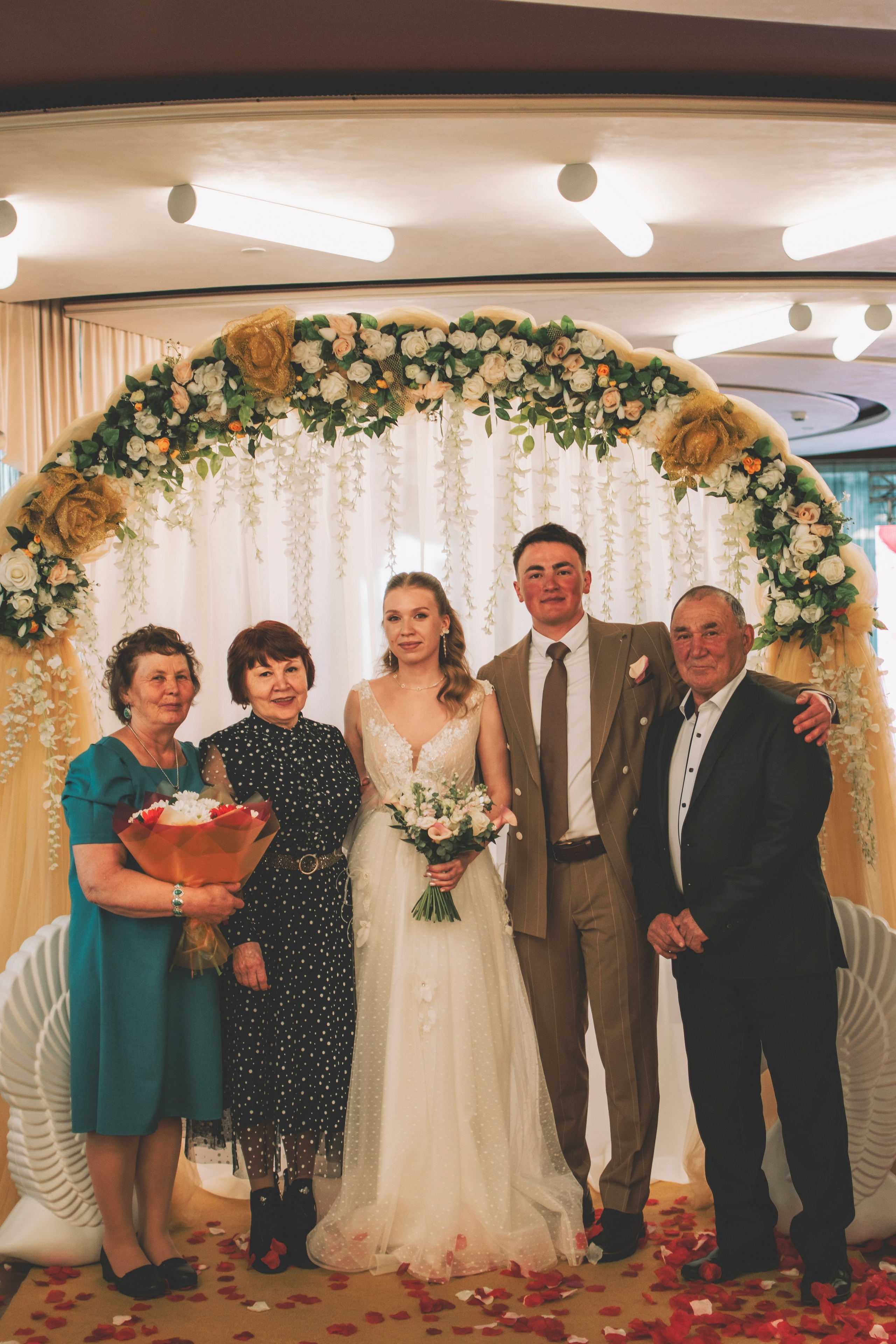 Альберт и Анастасия (Студийная фотосессия, роспись в ДК Нефтяник + фотосессия с гостями). Семейный и свадебный фотограф Губкинский и Ставрополь