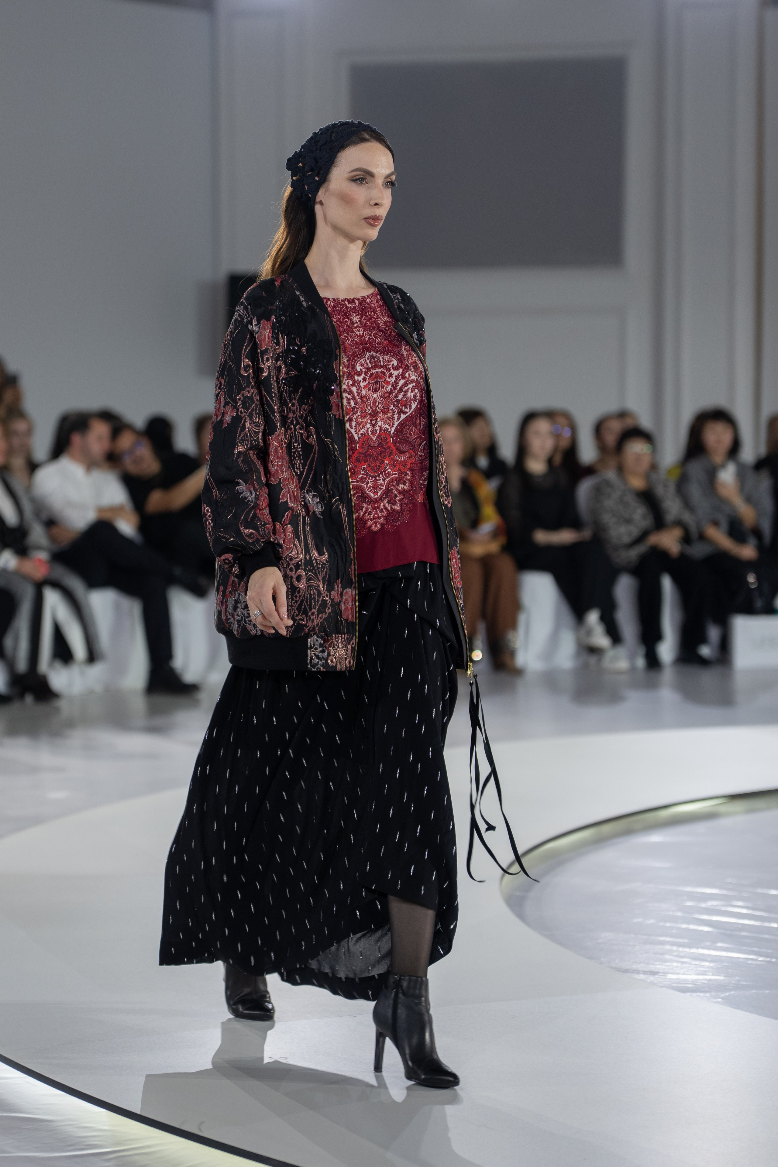 Дизайнер Yerlan Zholdas bek. Сайт Алматинского НЮ АРТ, будуар и фэшн фотографа Дениса Карпенко