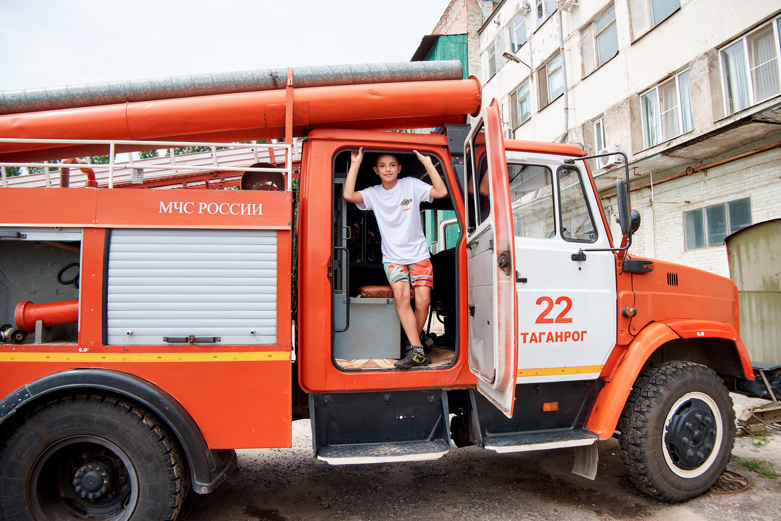 Детский лагерь ДЮНА. Поход в «Пожарно-спасательную часть № 22». Фотограф Таганрог Анна Трайжон