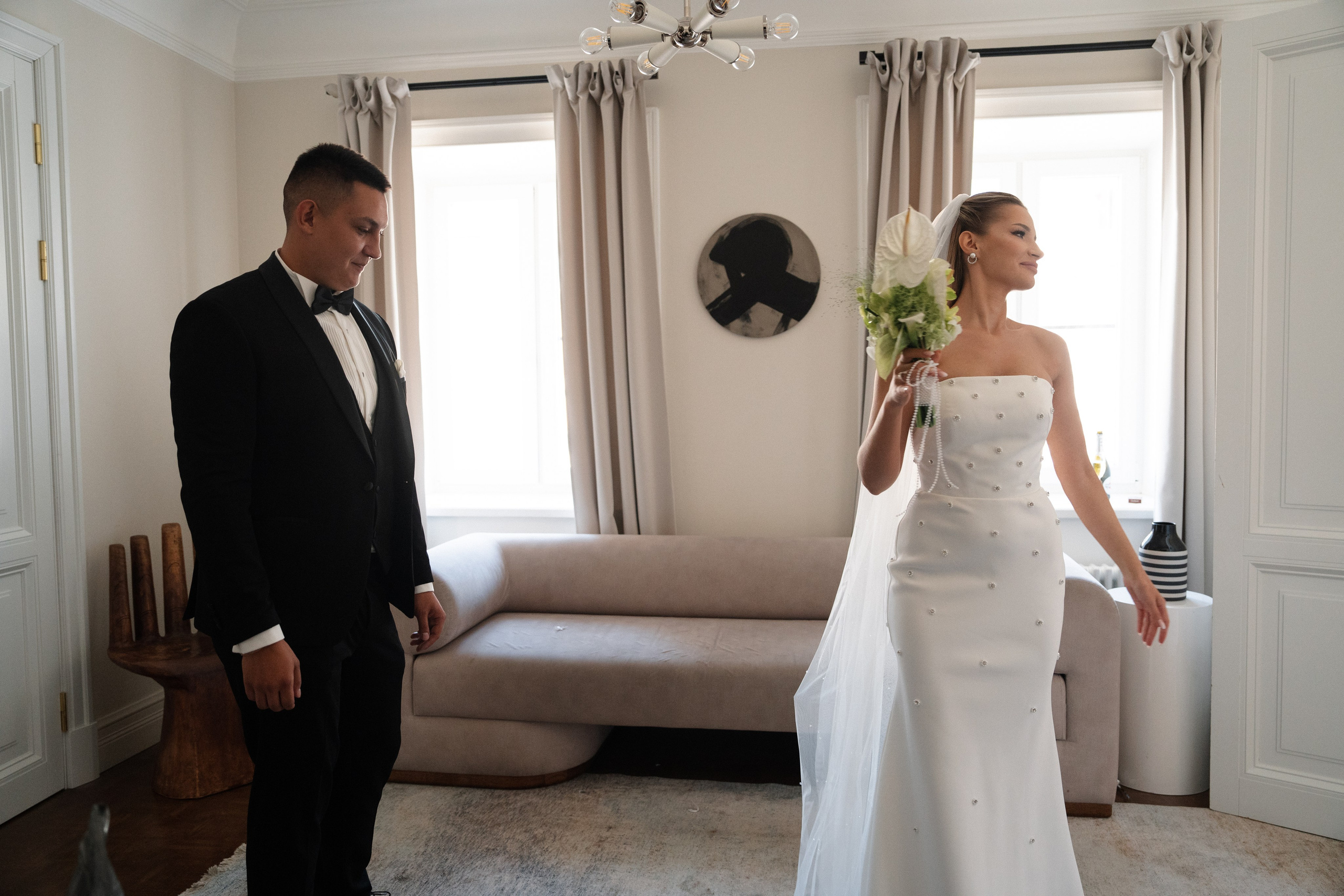 Виктория & Роман. Камерная городская свадьба в видовом ресторане в стиле современная классика. Свадебный фотограф организатор в Санкт-Петербурге Ассоль Опарина