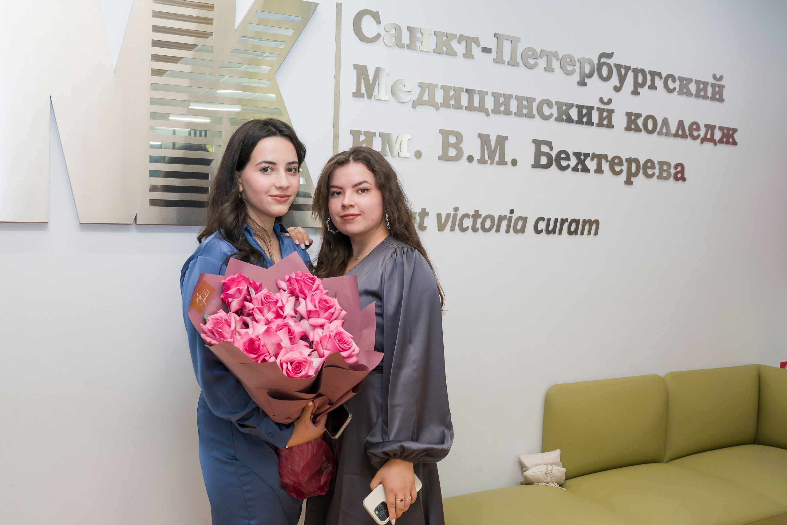 Выпускной в медколледже. Фотограф в Санкт-Петербурге. Репортажная и все съёмки для бизнеса