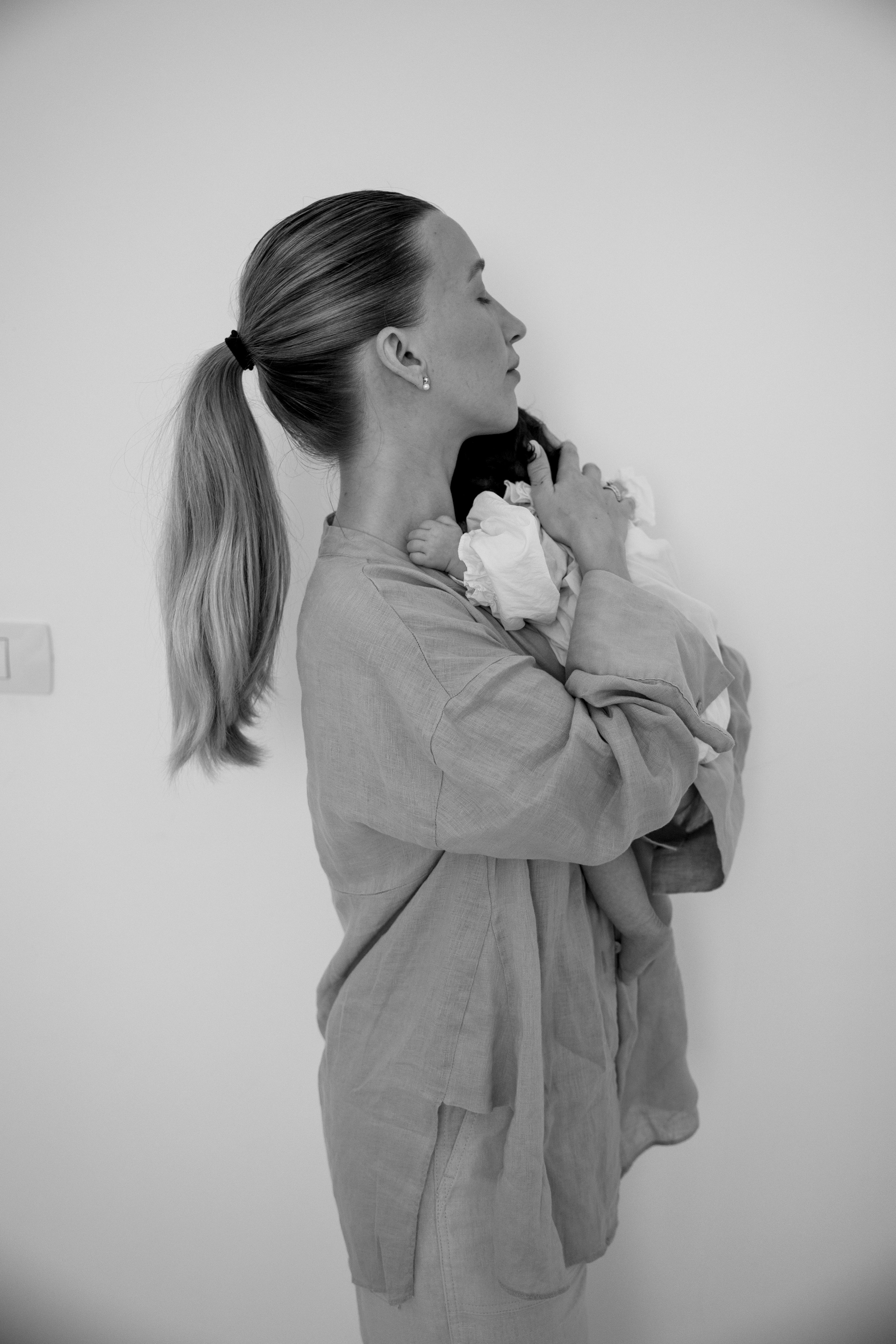 New born family photoshoot at home. Wedding and family photographer