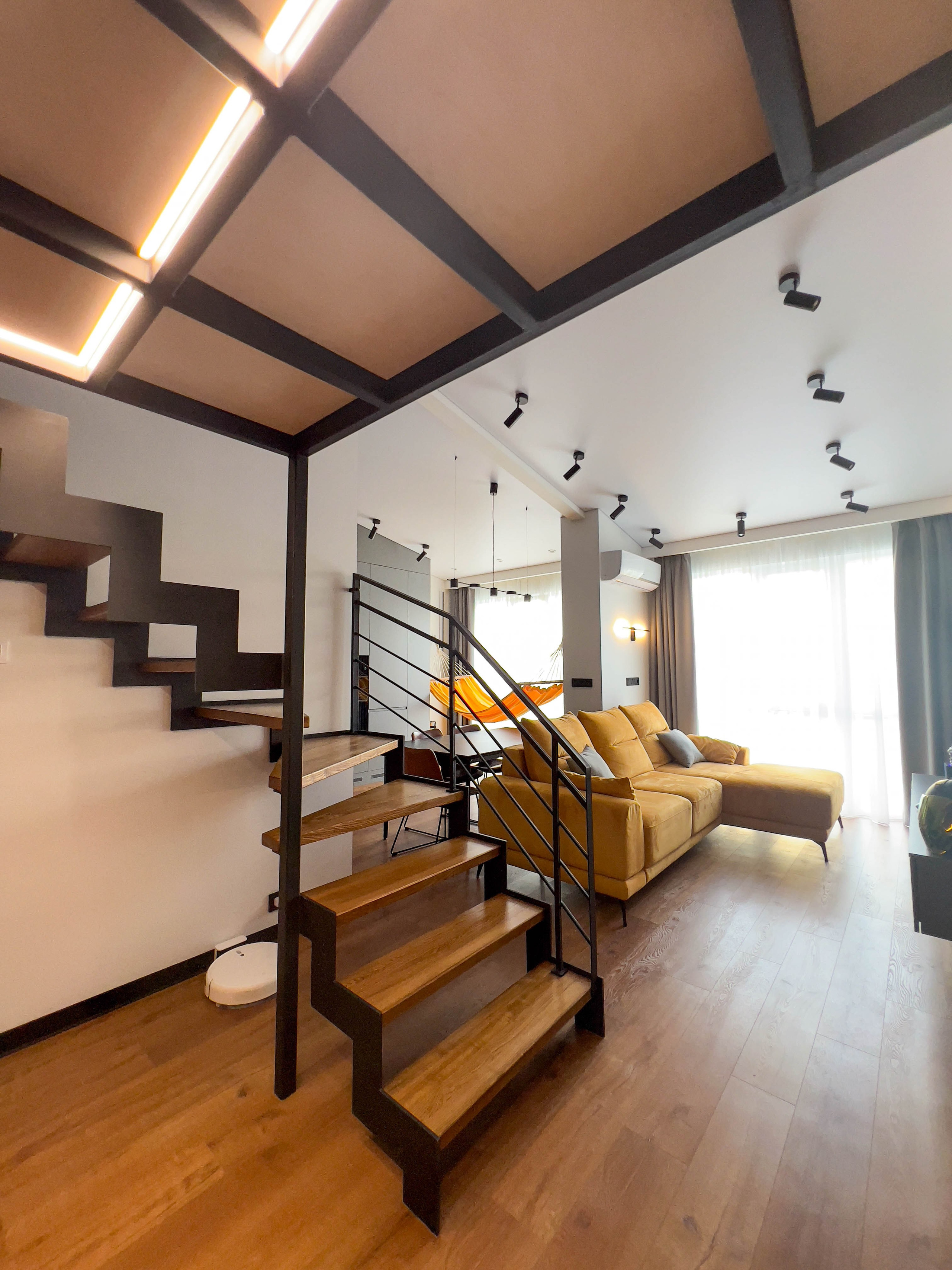 The apartment is on two levels. Fotograf Dmitrii Donets