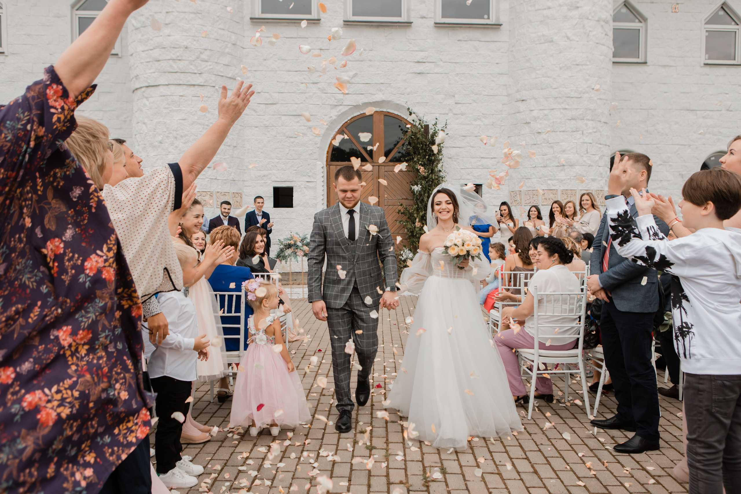 Свадебная фотосессия Сергея и Татьяны. Наша свадебная сказка. Видеосъемка и фотосъемка свадеб. Фотограф и оператор на свадьбу. Видеосъемка подкастов, собственная видео-фотостудии. Предметная фотосъемка